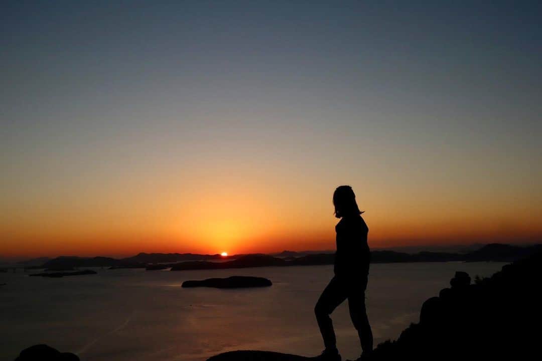 尾上彩さんのインスタグラム写真 - (尾上彩Instagram)「Beautiful sunset😌💓 ・ 限られた時間しか見られない特別な瞬間😌💓 本当にきれいだった！ ・ @patagoniajp @patagonia_climb #climbing #bouldering #climblikeagirl #クライミング #ボルダリング #sunset #夕日」11月27日 20時36分 - aya_onoe