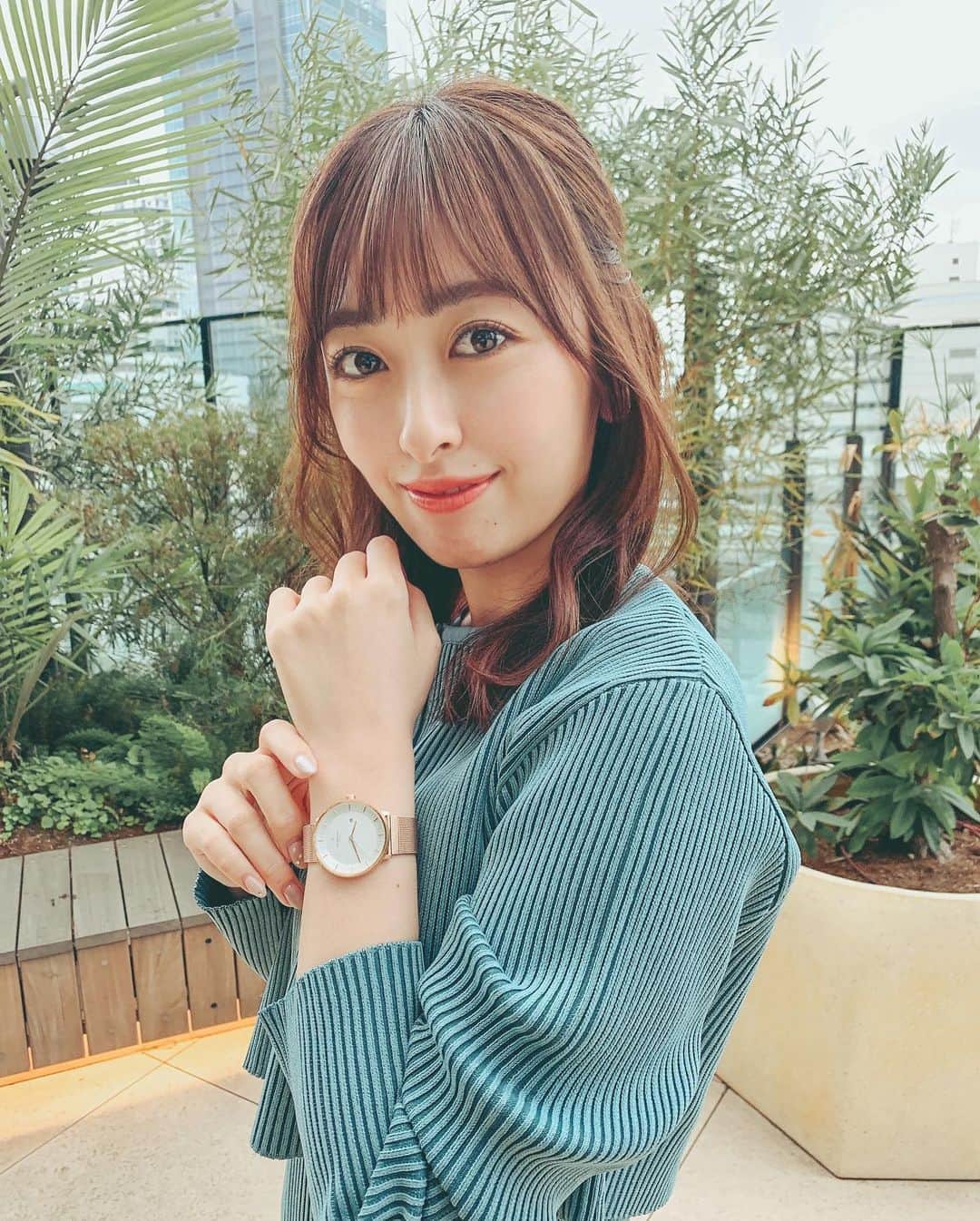兼田日向子のインスタグラム：「🍁 横浜のNewmanにお出かけ♪ 少し寒いけど、 お昼はテラスの庭園でまったりできてすきなんです☺️  そして、@nordgreenofficial_japan さまとコラボ企画第2弾です！ 普段のカジュアルな場面にはもちろん、 ちょっとオシャレしたい日にも使っています🙋🏻‍♀️💕  今なら 私のフォロワーさん限定で 35％オフ！！！ サステナブルな取り組みもしていて とても素敵だから 是非みんなサイトからチェックしてみてね🌟  男性でも女性でも使えるから プレゼントにもお勧めです…🎄  クーポンコード: HINAKO35 有効期限: ~12/1  #nordgreen#ノードグリーン#腕時計コーデ#サロンモデル#サロモ#透明感メイク #ハーフアップ #ミディアムヘアアレンジ」