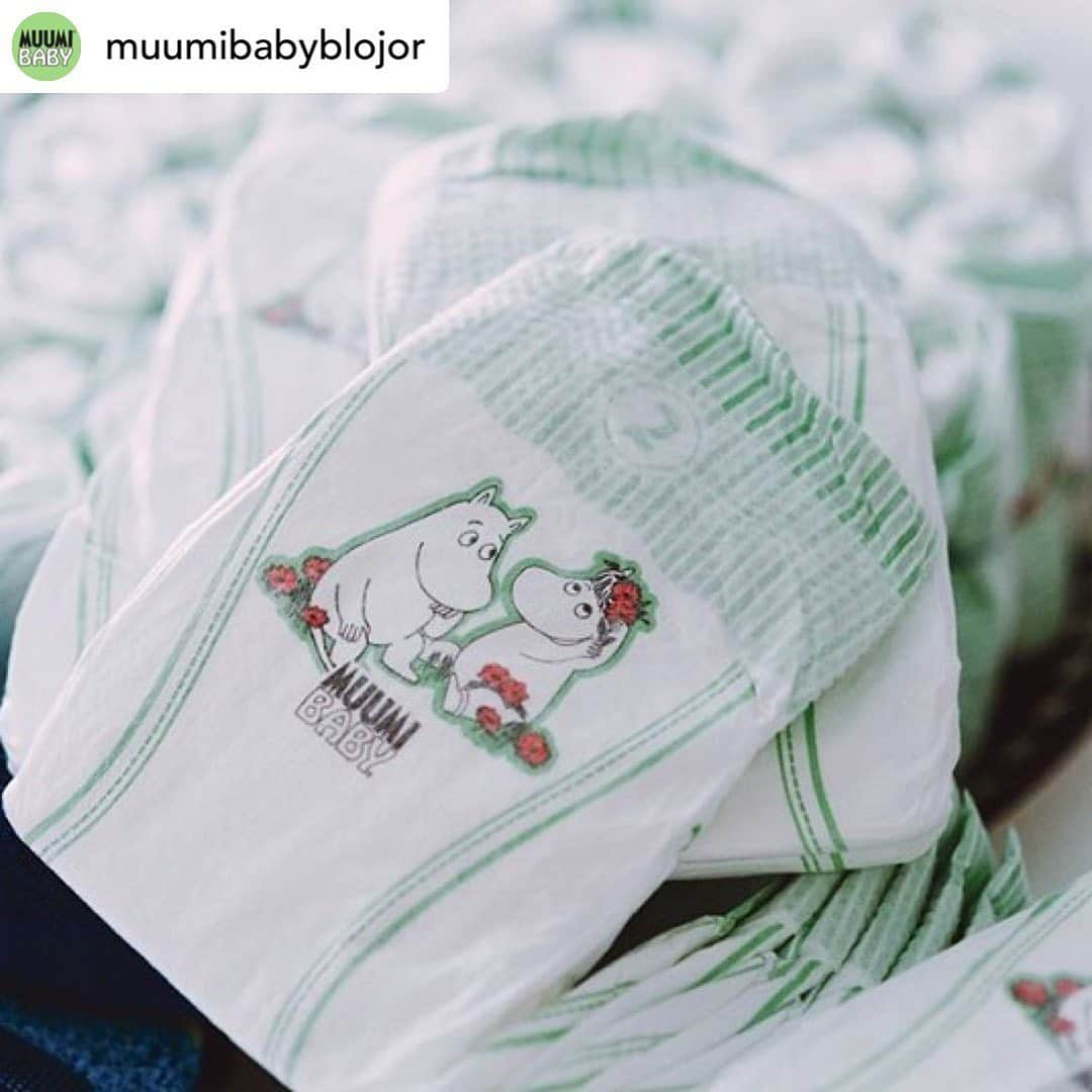 ムーミンさんのインスタグラム写真 - (ムーミンInstagram)「Moomin diapers for the smallest one in the family 🍼👶 Manufactured in Finland, skin- and environmentally friendly and ecological 👉 moom.in/diapers💚  Shop 👉 moom.in/diapers  #moomin #moominofficial #muumibaby #moominbaby  Repost• @muumibabyblojor Nu finns ekologiska Muumi Baby blöjor äntligen i Sverige! 🌿Mjuka och skonsamma för både dig och miljön. 🍃」11月27日 20時35分 - moominofficial
