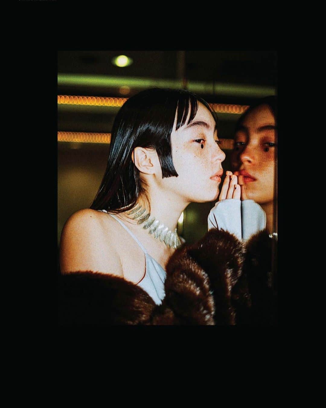 のインスタグラム：「Leonor Corset Top and Walnut Long Coat in @dewmagazine   #leinwande #leinwände #dewmagazine」