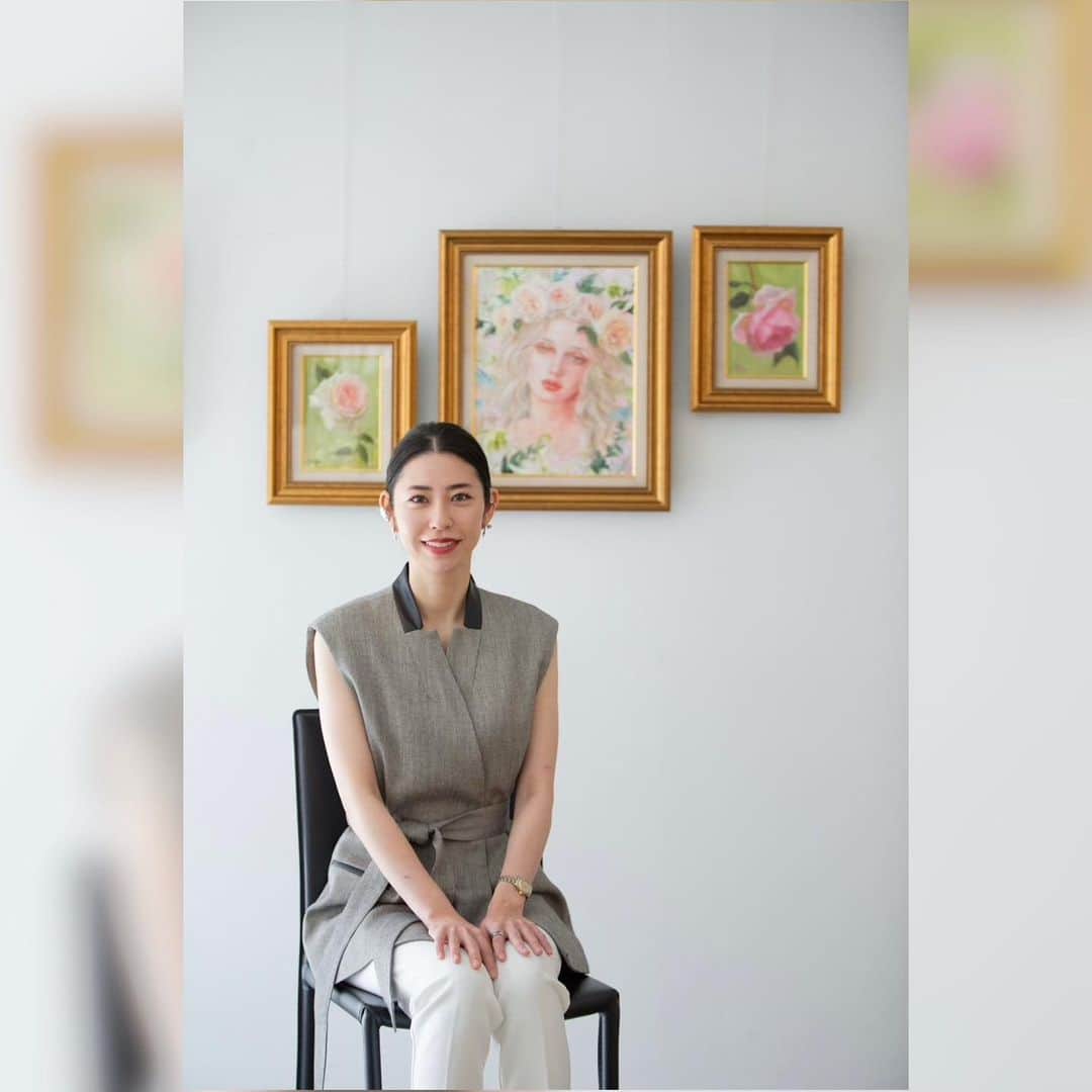 古賀陽子のインスタグラム：「今日は @takihito 臼井さんにイメージ映像を撮っていただきました！ 素敵なお写真撮まで✨完成が楽しみです😊 ありがとうございます！  Photo by @takihito  #アート #アーティスト #アートワーク  #アートコレクター #画家 #美術館 #作品 #絵画展 #アートのある暮らし #絵画のある暮らし #絵のある暮らし #アート好きな人と繋がりたい #ギャラリー #個展  #油絵 #画廊 #人物画 #美人画 #神戸 #三宮 #北野坂 #西宮 #art #artwork #gallery #artist #oilpaintartist #exhibition #古賀陽子 #yokokoga」