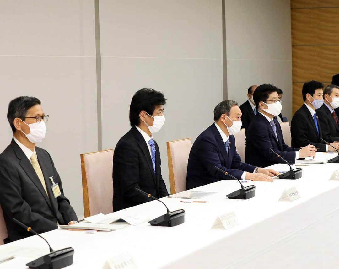首相官邸さんのインスタグラム写真 - (首相官邸Instagram)「新型コロナウイルス感染症対策本部を開催し、新型コロナ分科会から、この３週間に集中して、早期に強い措置を講ずることが必要との提言を頂きました。 @suga.yoshihide」11月27日 20時39分 - kantei