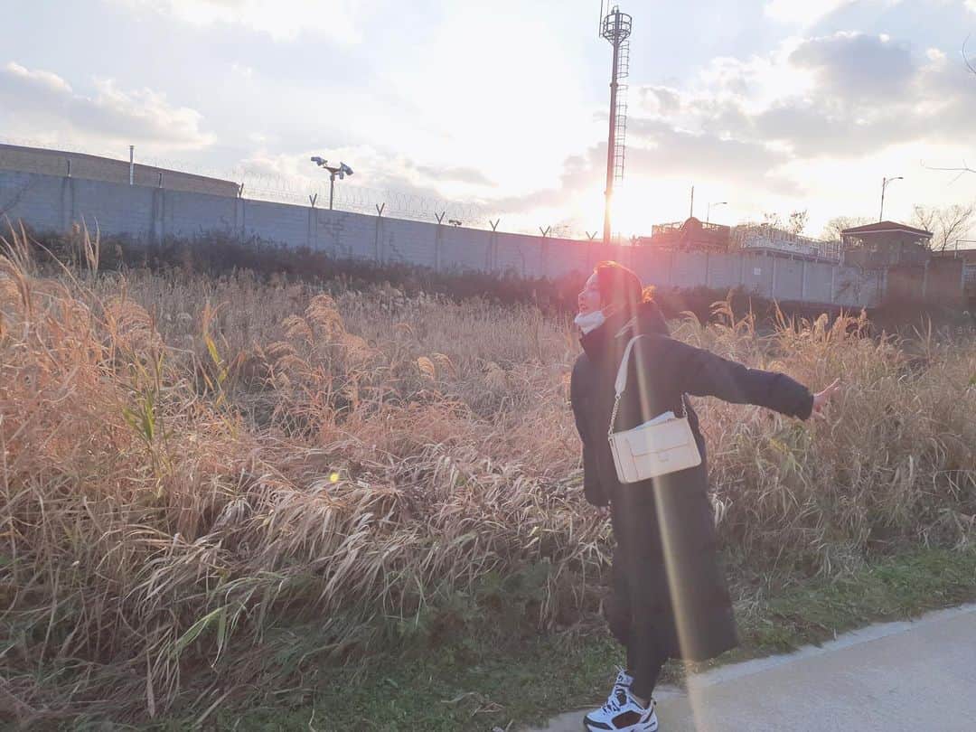 ジヒョン さんのインスタグラム写真 - (ジヒョン Instagram)「🧥 👜 🌾」11月27日 20時42分 - jihyunilovee
