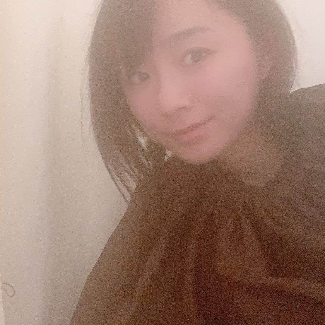 今井美穂さんのインスタグラム写真 - (今井美穂Instagram)「冷え性対策に﻿ 久々のよもぎ蒸し💓﻿ ﻿ @nckuu  ナチュラルケアKUUさんの﻿ 黄土ハーブテント蒸しは﻿ 頭から爪先までぽっかぽか☺️﻿ ﻿ よもぎの香りに癒されながら﻿ 気づけば大量の汗！﻿ ﻿ と〜っても気持ちいいです😆﻿ ﻿ ﻿ 気持ち良いと言えば﻿ 先日久々に軽くやすらぎ堤をウォーキング🍁﻿ ﻿ 新しい施設でシャワーも浴びれて﻿ お仕事前のリフレッシュになりました😆﻿ ﻿ #ブログ更新しました﻿ #インスタトップのリンクから﻿ #温活﻿ #黄土ハーブテント蒸し﻿ #よもぎ蒸し﻿ #ナチュラルケアKUU﻿ #冷え性対策﻿ #運動﻿ #やすらぎ堤﻿ #ウォーク&ジョグポート万代」11月27日 20時49分 - imaimiho1209