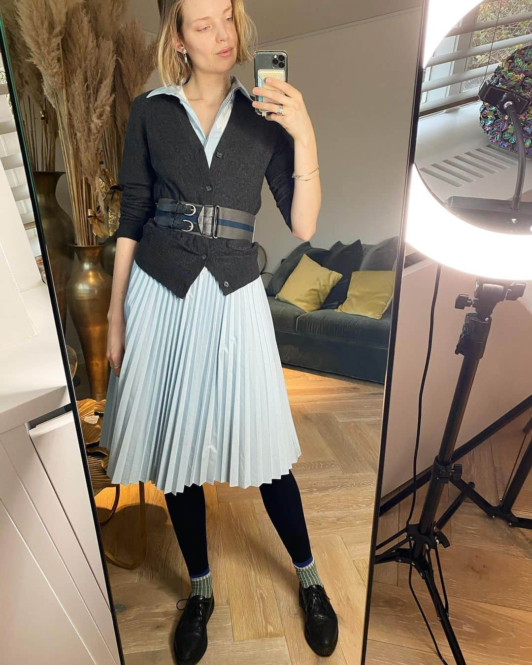 スヴェア・ベルリーのインスタグラム：「Decided this outfit was worth a proper post 💁🏼‍♀️」