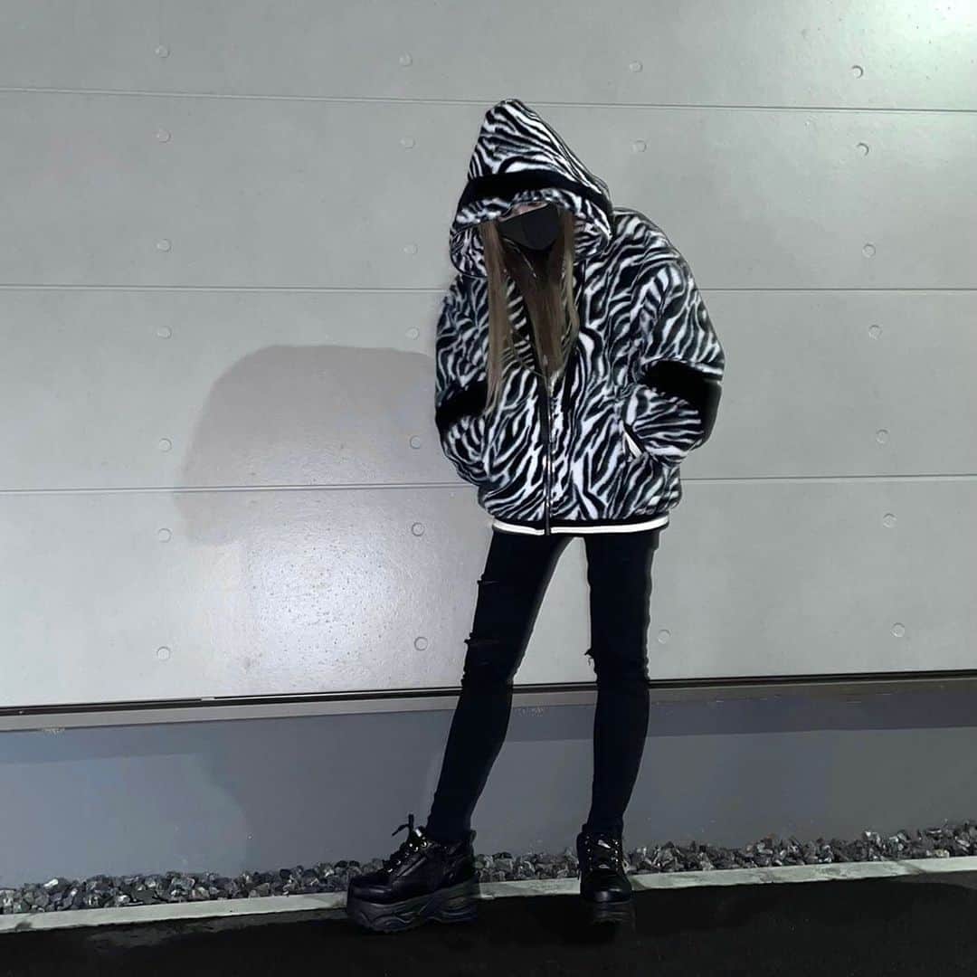 のインスタグラム：「#しゅがこーで  outer▶︎#rasvoa (@rasvoa_official ) boots▶︎#grl (@grl_official ) shoes▶︎#yosuke (@yosuke_usa )」