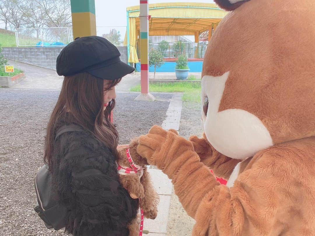 涼本理央那さんのインスタグラム写真 - (涼本理央那Instagram)「﻿ ﻿ ﻿ LinQのYouTubeにて﻿ ぴぴと 佐賀県のメルヘン村 に遊びに行った様子が公開されました🎵﻿ ﻿ わんちゃんも入れる遊園地で、ドックランもあるし乗り物にも乗れるし可愛いキャラちゃんたちにも会えるし、良いとこしかない遊園地です🎠﻿ ﻿ ﻿ ぴぴもいっぱい遊んで、遊んでもらって帰りすごく爆睡してました🤣﻿ ぜひ見てね〜！！！♡﻿ #メルヘン村 #遊園地 #犬と行ける #佐賀県 #武雄市 #ゆるキャラ ﻿ ﻿ ﻿」11月27日 20時52分 - riona_suzumoto