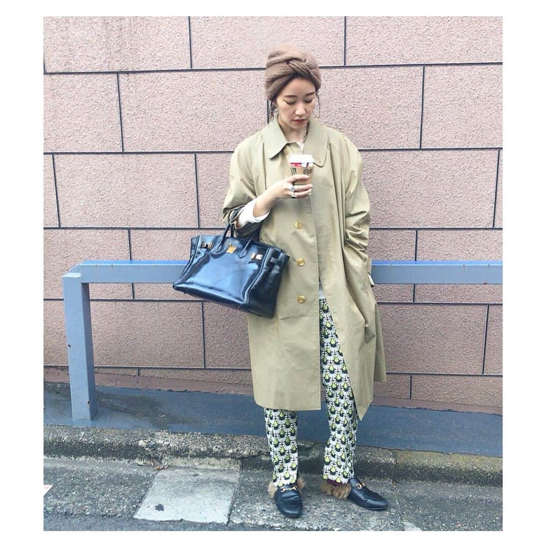 船曳ひろみさんのインスタグラム写真 - (船曳ひろみInstagram)「こないだの。 coat/ @burberry vintage pants/ @todayful_  hairturban/ @todayful_  bag/ @hermes vintage shooes/ @gucci  ターバンは寒い日家でもかぶってる👳‍♀️♡  #todayful #pi_ootd #lifes_staff_ootd」11月27日 11時53分 - hiromi_funabiki