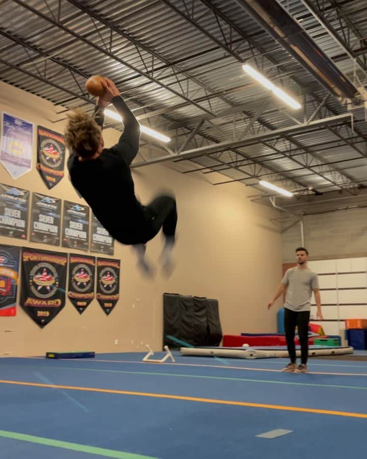 スティーブ・クックのインスタグラム：「Working off that thanksgiving turkey!」