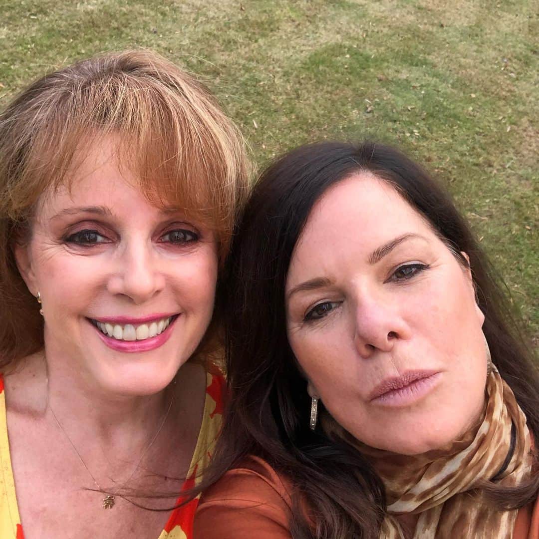 マーシャ・ゲイ・ハーデンのインスタグラム：「Such a lovely thanksgiving w my dear friend @elaineroecklein (known your ass since u were 14! Me 13!! U sooo old! ) and loving celebrating gratitude w my family!! Thanks for amazing turkey @marbledmeatshop and @parmesan_gnar , #alexterjack sweet treehouse, @yoolayla @hudsonhardenscheel thx for card games!! Miss u @julittascheel」