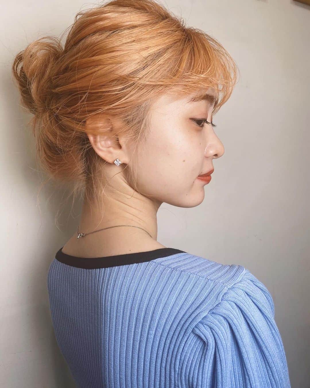 MELLOWのインスタグラム：「arrange💫  施術後、無料でarrange致します。 ご希望の方は、お申し出くださいませ🧡 【stylist: @mellow_tamai 】 . . 【玉井指名の新規30パーセントオフ！】😄 ※カラー➡︎どんなスタイルもご予約ok! ※カット➡︎鎖骨下からのミディアム&ロングヘア限定でok! . ご予約お待ちしております。 Sumire Tamai✂︎ . . . . 【tamaiモデルヘア】⇨#MELLOWtamaihair . . . . 【メニュー】 カラー . 【Mellowのお客様ヘアスタイル】⇨@mellow.hair.style . . . . . . . . . . #mellowsalon#髪型#カラー #ベージュカラー#寒色系#透明感カラー#外国人風#グレーカラー#外国人風カラー #ハイライトカラー#ブリーチハイライト#ベージュアッシュ#デザインカラー#透け感カラー#表参道美容院#外国人風カット#美容院#原宿美容院#抜け感ヘア#mellowlonghair」