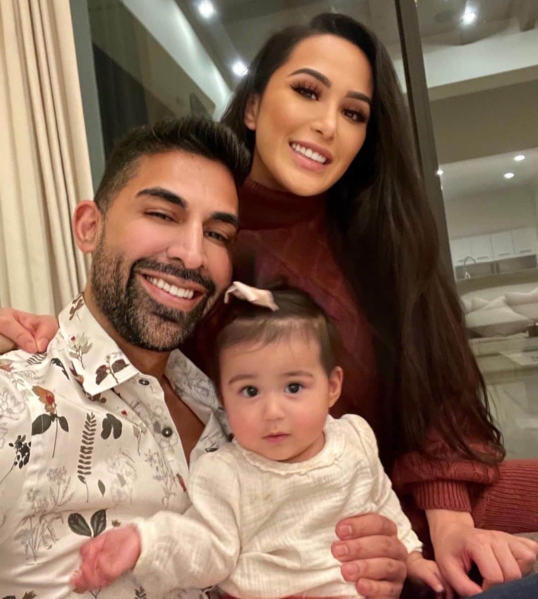 laurag_143のインスタグラム：「So very grateful 🥰, incredibly thankful 🙌🏼 & beyond blessed 🙏🏼 #happy thanksgiving from my little family to yours🍁」