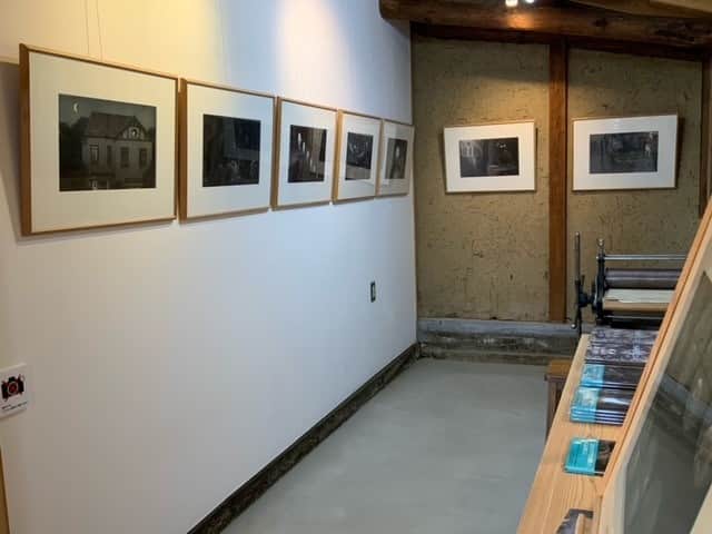 偕成社さんのインスタグラム写真 - (偕成社Instagram)「【イベント情報・京都】本日より！京都「絵本のこたち」さんで、しおたにまみこさん（ @shiotanimamiko7 ）の絵本『やねうらべやのおばけ』👻の原画展はじまりました〜✨  こちらの絵本、5月に刊行してから、はやくも５刷がきまりました！　はずかしがりやで、ちょっといじっぱりなおばけ、多くの方の共感を得る人気ものになっています。  原画をみて、ぜひともおばけをおうちに連れ帰ってくださいませ🙂  会期 ：2020年11月27日（金）〜2020年12月15日（火） 会場：絵本のこたち 住所：京都府京都市伏見区横大路下三栖辻堂町76   #やねうらべやのおばけ #しおたにまみこ #絵本のこたち #京都 #児童書専門店  #しおたにまみこ原画展 #そらからきたこいし #絵本原画 #絵本原画展 #絵本 #絵本イベント #絵本イベント情報 #偕成社 #kaiseisha #公式アカウント #児童書」11月27日 12時10分 - kaiseisha_pr