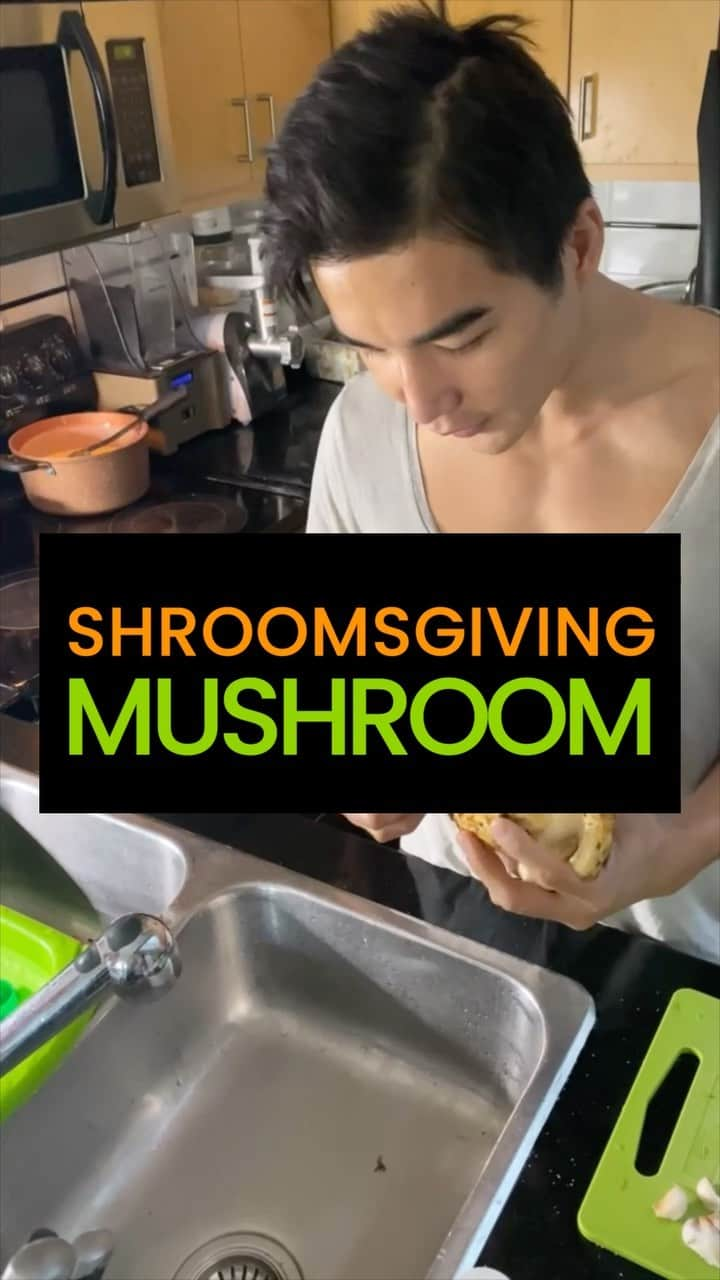 ルーディ・リンのインスタグラム：「An alternative to Thanksgiving: Shroomsgiving! 10/10 turkeys agree it’s better.  #matsutake #pinemushrooms #veganfood #mushroom #mushrooms🍄 #veganeats #vegan #veganrecipes #veganlife #veganstrong」