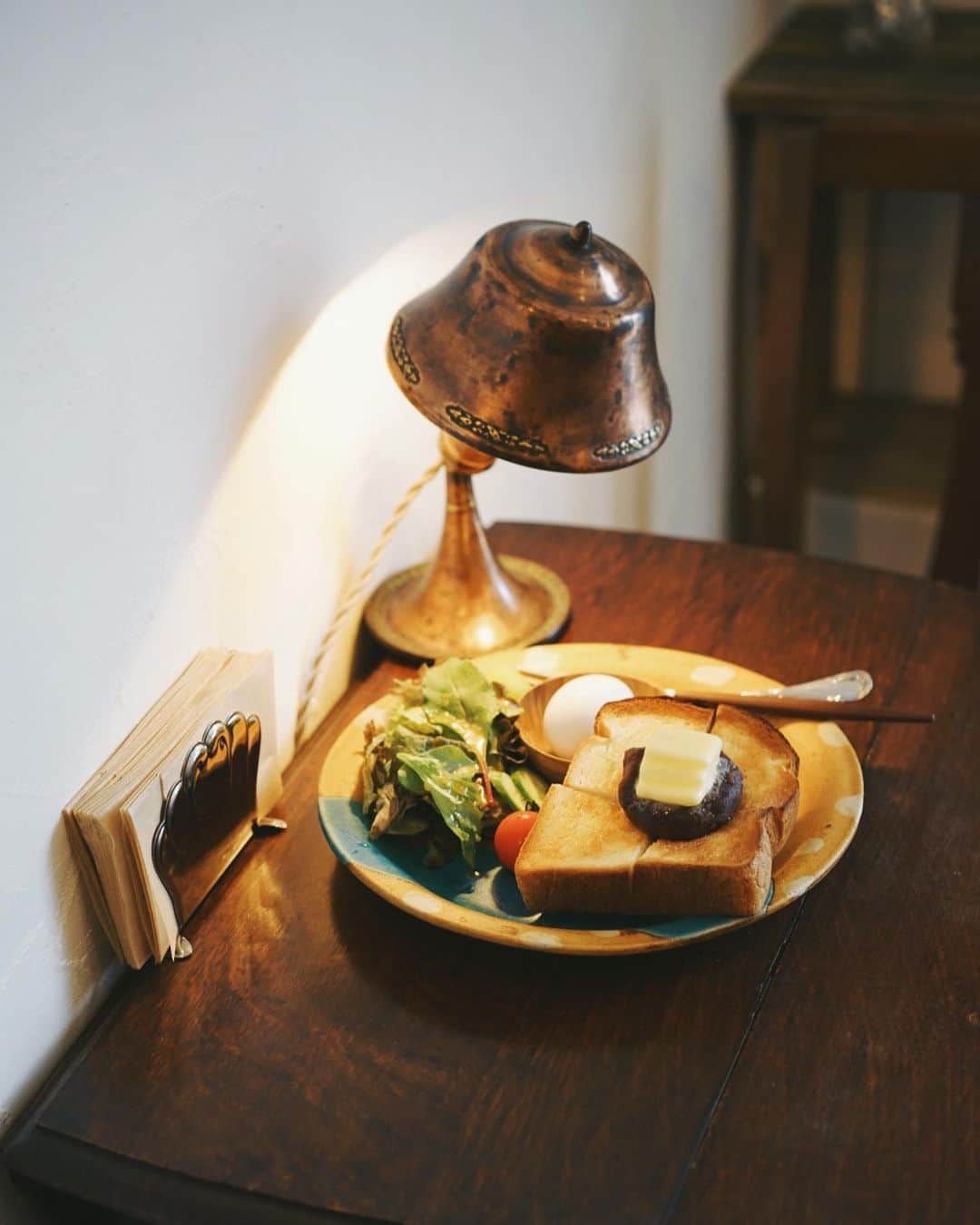 あまいもののインスタグラム：「【 喫茶noho 】﻿ 京都に9/20にオープンした喫茶店 落ち着いた雰囲気でここで本読みながらゆっくりしたいなーと思う朝でした ﻿  ﻿  🧁FOOD モーニングセット 700円 ＋ あんこ 200円  ﻿ ﻿ ━━ ━━ ━━ ━━  ﻿ 喫茶noho @noho_kyoto   ﻿━━ ━━ ━━ ━━ ﻿ ﻿ . . .  . .  #京都カフェ #カフェ部 #カフェ好きな人と繋がりたい #コーヒーのある暮らし #コーヒー好きな人と繋がりたい #珈琲好きな人と繋がりたい #カフェスタグラム #카페 #ひとりカフェ #ひとり時間  #甘党女子 #genic_cafe #retrip_cafe #cafestagram #カフェ散歩 #カフェパト #cafefood #カフェ巡り好きな人と繋がりたい #横浜カフェ #お洒落さんと繋がりたい #おしゃカフェ #ダイナースクラブのある人生 #おいしいアルバム @dinersclubjp」