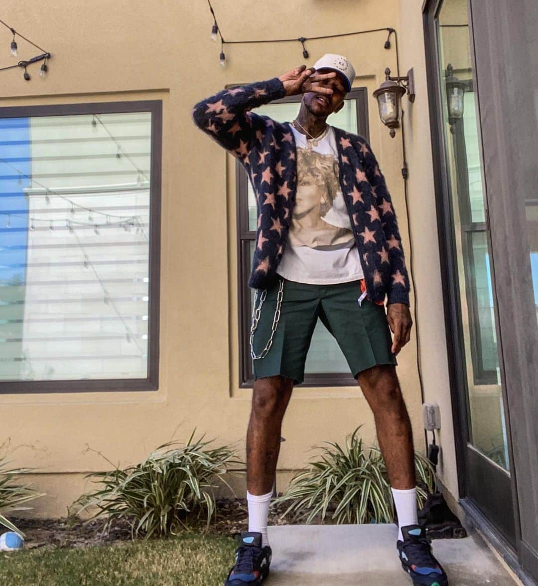 ニック・ヤングのインスタグラム：「MostHated world hat drop tomorrow  BlkFriday.  Happy Thanksgiving 🦃 @mhp.la」