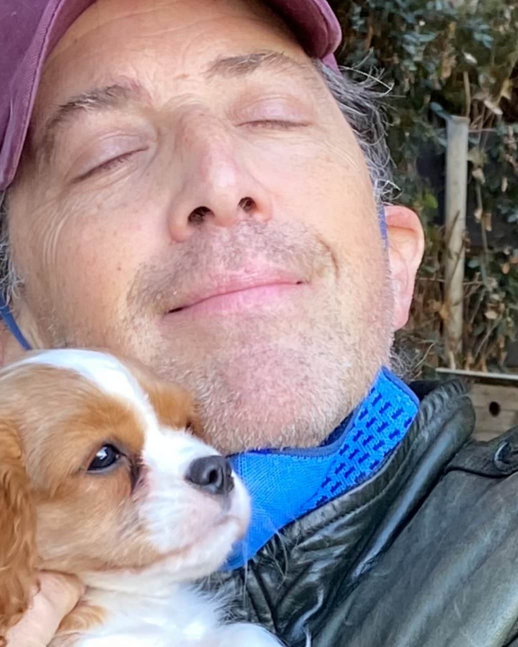 ダン・ブカティンスキーのインスタグラム：「Happiness is a warm actor.  #Georgia. #gratitude #thanksgiving」