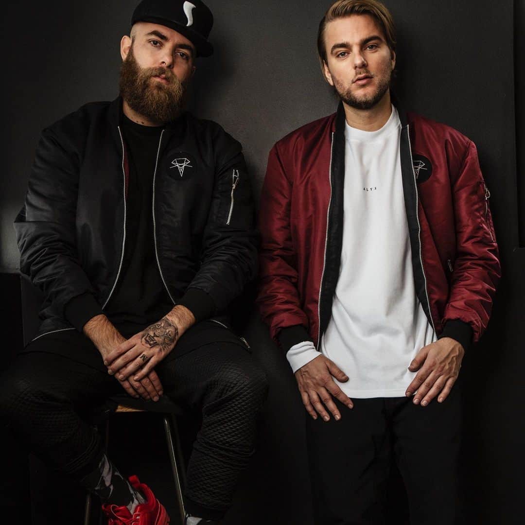 Showtekのインスタグラム：「Today we are grateful for all our amazing fans! We Love You. Happy Thanksgiving ❤️  #happythanksgivng #edm」