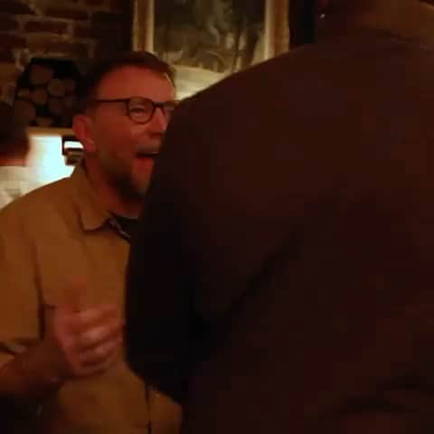 ラズ・アロンソのインスタグラム：「A year ago today, @guyritchie made the cast of #Wrathofman feel right at home with a huge feast at his @loreofthelandpub in London! Great food, great scotch, and great times! Happy Thanksgiving 🦃🍁🍽 @wrathfilm」