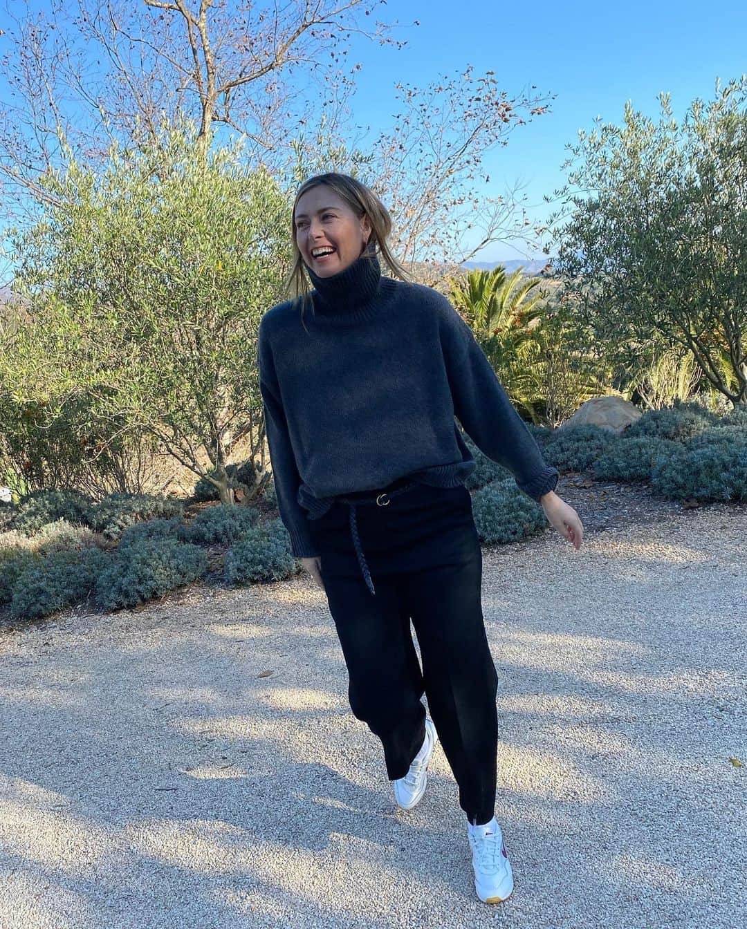 マリア・シャラポワのインスタグラム：「Two turtlenecks in one week. 😳 Happy Thanksgiving 🍁🙃」