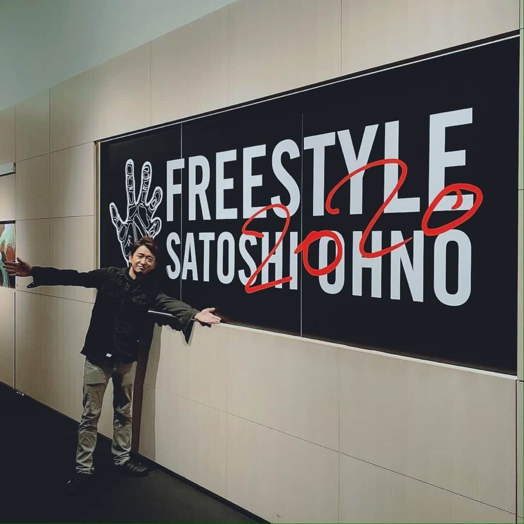 嵐（ARASHI）さんのインスタグラム写真 - (嵐（ARASHI）Instagram)「ジャニーズネットオンラインにて12月11日(金)19:00より配信される「智とめぐる『FREESTYLE 2020 SATOSHI OHNO EXHIBITION』＠東京シティビュー」の視聴チケットの販売が開始されました！詳細はこちらよりご覧ください☺️ https://online.johnnys-net.jp/s/jno/page/FREESTYLE #FREESTYLE2020 #Ohno #嵐  #ARASHI」11月27日 13時00分 - arashi_5_official