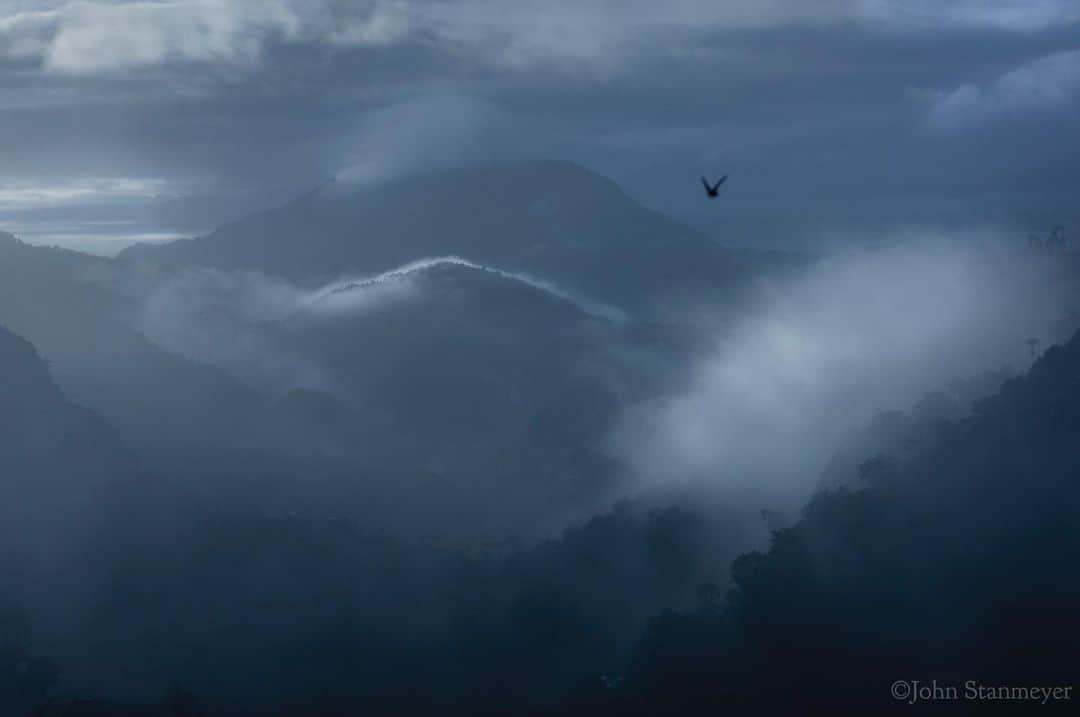 ジョン・スタンメイヤーさんのインスタグラム写真 - (ジョン・スタンメイヤーInstagram)「Something special to share tomorrow, an early preview on the link in my Instagram bio... ⠀⠀⠀⠀⠀⠀⠀⠀ Early morning in the Banaue mountains, Philippines, on northern Luzon Island.  ⠀⠀⠀⠀⠀⠀⠀⠀ #holidaylovesale2020 #signedprints #philippines #banaue #luzon」11月27日 13時03分 - johnstanmeyer