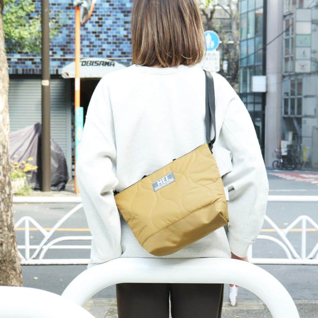 MEI(メイ) のインスタグラム：「URBAN collection  MEI-000-201005 Recycled Quilting Musette Bag ¥5,900  #mei #meibag #mei_bag #メイ #メイバッグ #recyclednylon #リサイクルナイロン #sustainable #サスティナブル #outdoor #アウトドア #camp #キャンプ」