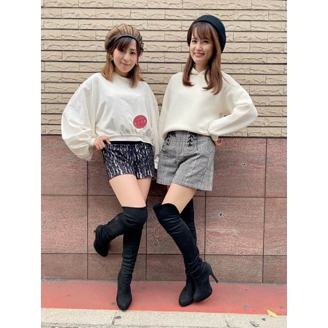 三島ゆかりさんのインスタグラム写真 - (三島ゆかりInstagram)「昨日はみぽりんと一緒やったからまたいっぱい写真撮りました💖☺️ ベレー帽×アイボリー×ショートパンツ×ニーハイブーツのリンクコーデ👭✨ また週末29日も一緒です🍑🍎 またいっぱい写真撮ろう〜っと🎶😆 #三島ゆかり #ゆかりんご #水木美帆 #みぽりん #私服 #リンクコーデ #ベレー帽 #アイボリー #ショートパンツ #ニーハイブーツ #絶対領域 #美脚 #美脚戦隊スレンダー #健在 #来店 #また週末に #よろしくお願いします #京都 #instagood #instalike #instafashion #follow」11月27日 13時14分 - apple340