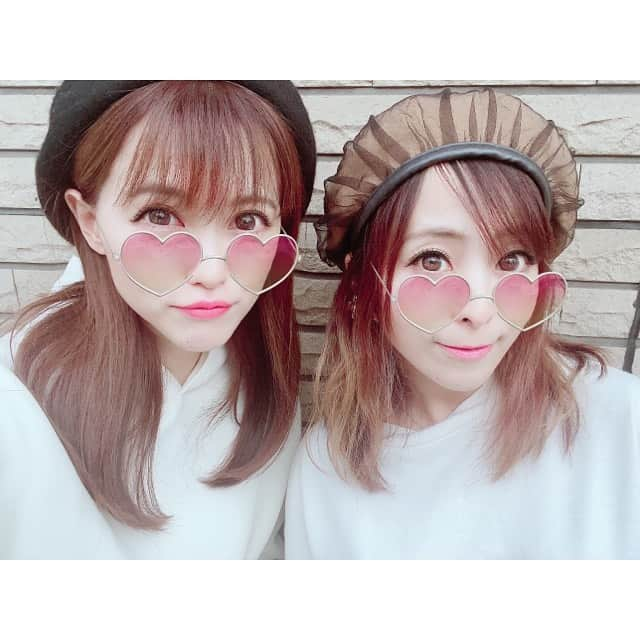 三島ゆかりさんのインスタグラム写真 - (三島ゆかりInstagram)「昨日はみぽりんと一緒やったからまたいっぱい写真撮りました💖☺️ ベレー帽×アイボリー×ショートパンツ×ニーハイブーツのリンクコーデ👭✨ また週末29日も一緒です🍑🍎 またいっぱい写真撮ろう〜っと🎶😆 #三島ゆかり #ゆかりんご #水木美帆 #みぽりん #私服 #リンクコーデ #ベレー帽 #アイボリー #ショートパンツ #ニーハイブーツ #絶対領域 #美脚 #美脚戦隊スレンダー #健在 #来店 #また週末に #よろしくお願いします #京都 #instagood #instalike #instafashion #follow」11月27日 13時14分 - apple340