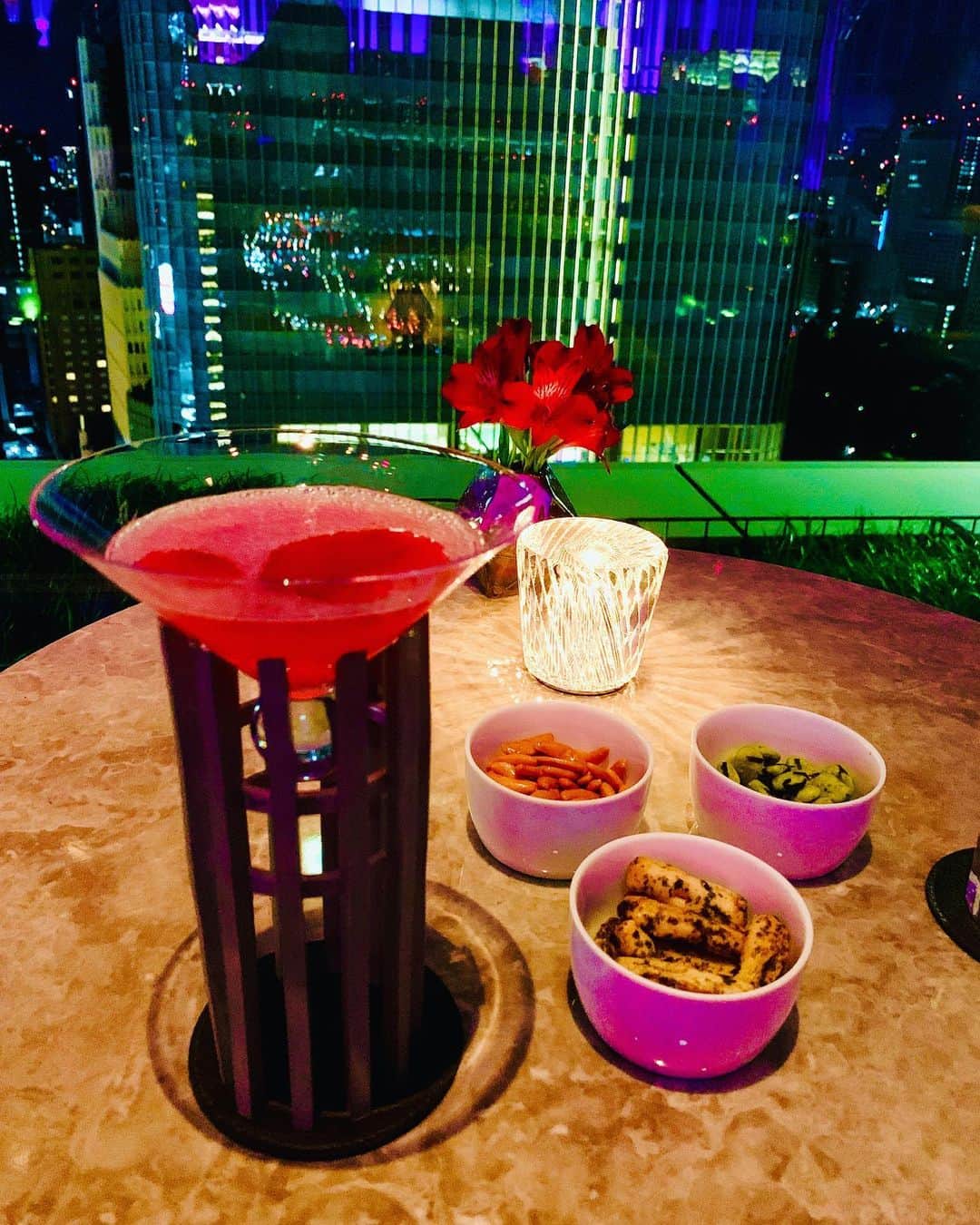のインスタグラム：「＊ザ・ペニンシュラピーター＊ ( @thepeninsulatokyo ) . . ▶︎東京ジョー🍸🍒✴︎ . . #ペニンシュラ東京 #ペニンシュラピーター #バー #東京ジョー #東京ジョーカクテル #お洒落 #ホテル #素敵空間 #お洒落バー #日比谷 #peninsula #peninsulatokyo #bar #coktail #tokyojyo #hibiya」