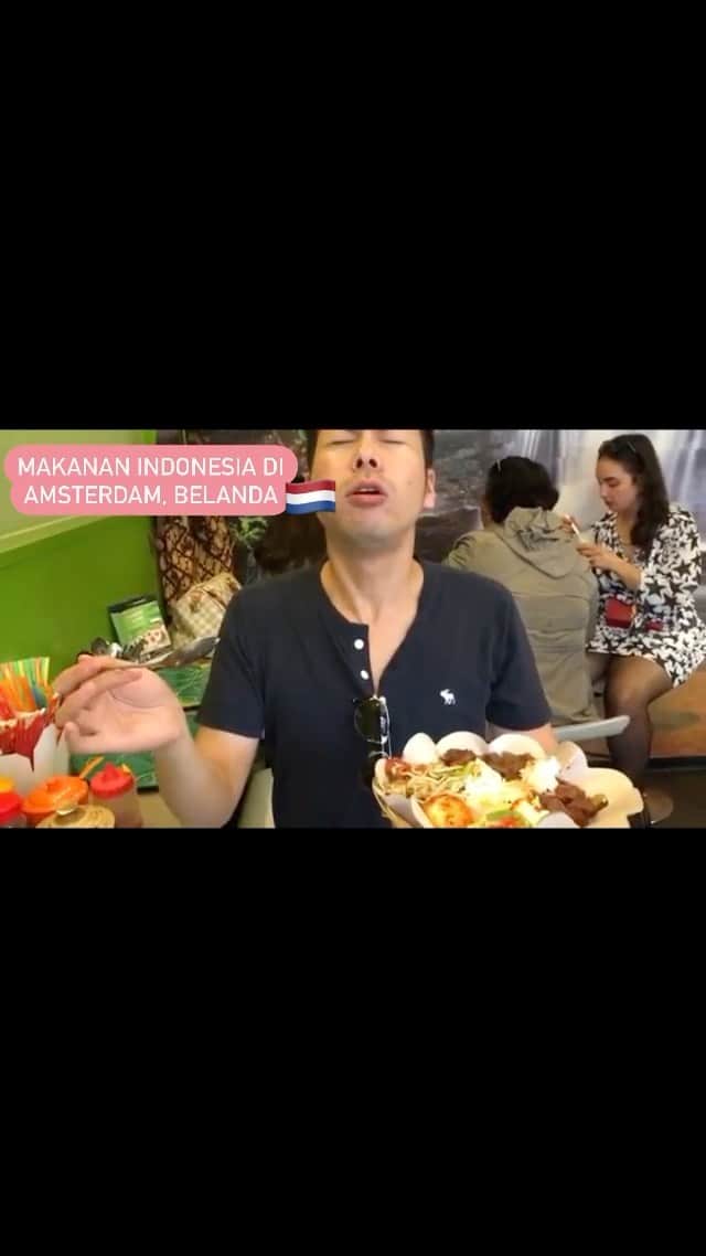 のインスタグラム：「Makanan Indonesia di Amsterdam, Belanda🇳🇱  #nasipadang  #makan #belanda #youtube  #amsterdam🇳🇱 #indonesia」
