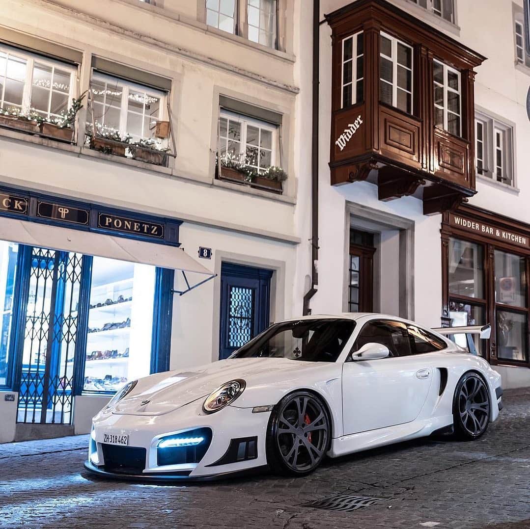 CARLiFESTYLEさんのインスタグラム写真 - (CARLiFESTYLEInstagram)「Can you name this Porsche? Photo by @srs_swissrichstreets #carlifestyle」11月27日 13時25分 - carlifestyle