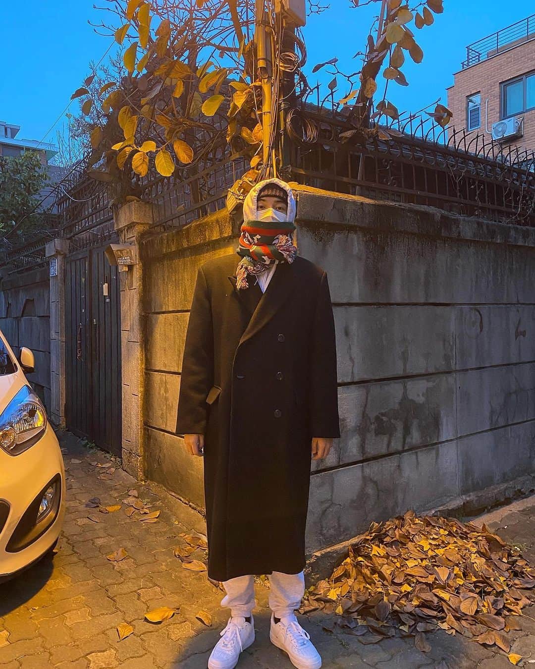 のインスタグラム：「거 참 춥구만... 🎅🏼」