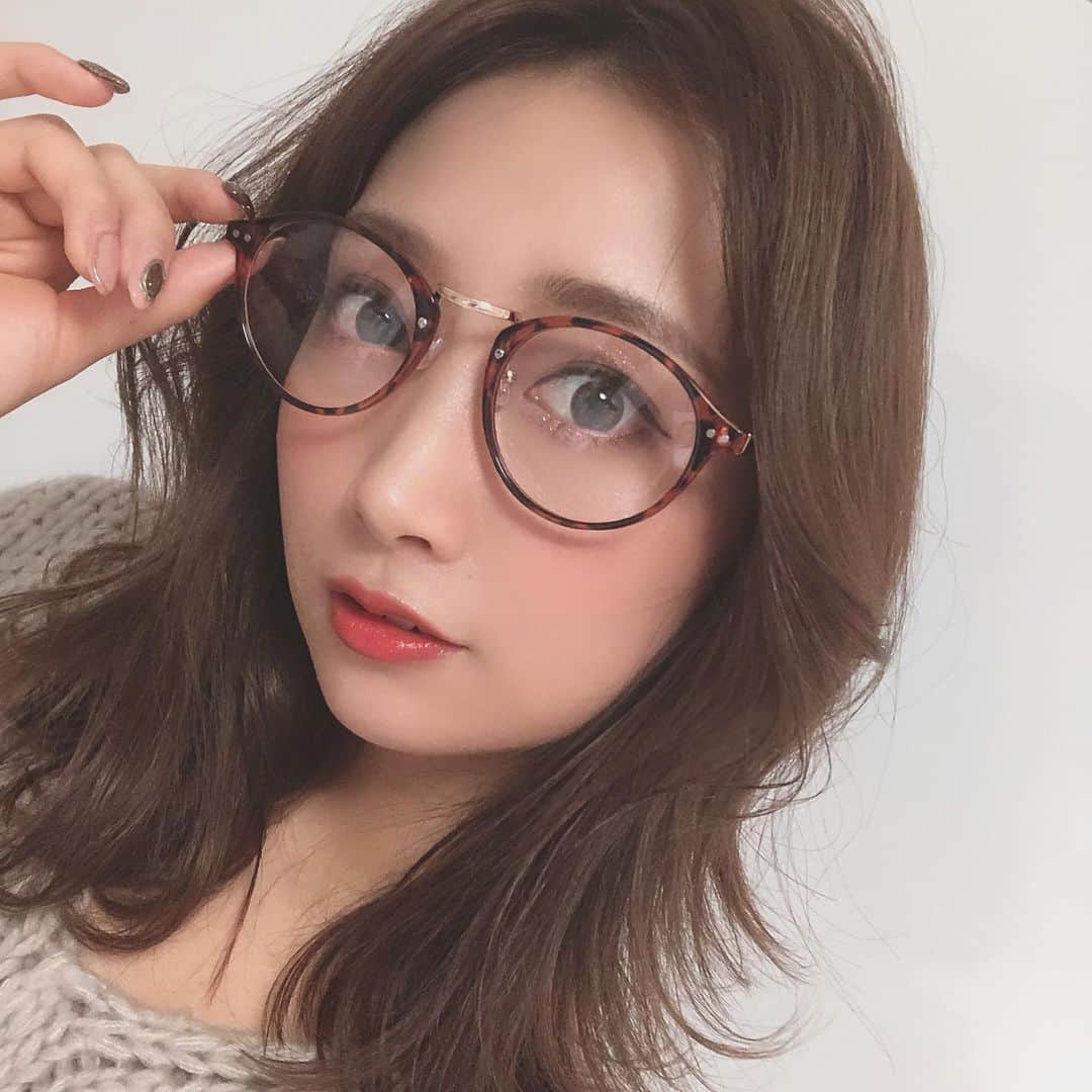 のインスタグラム：「・ めがねじょし。 ・ これはだてめです。 ・ 視力2.0。」