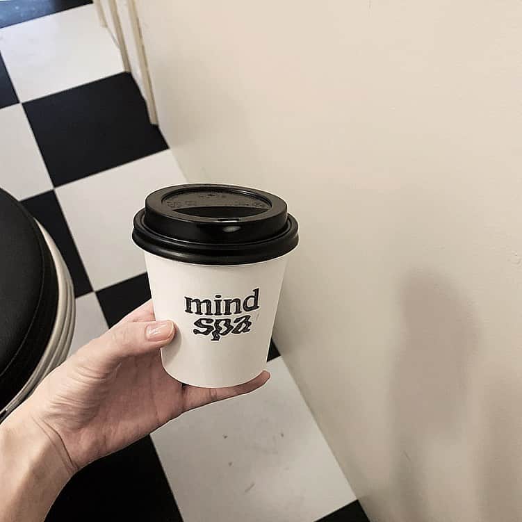 のインスタグラム：「☕ Commissaryの美味しいラッテです #日本橋カフェ」
