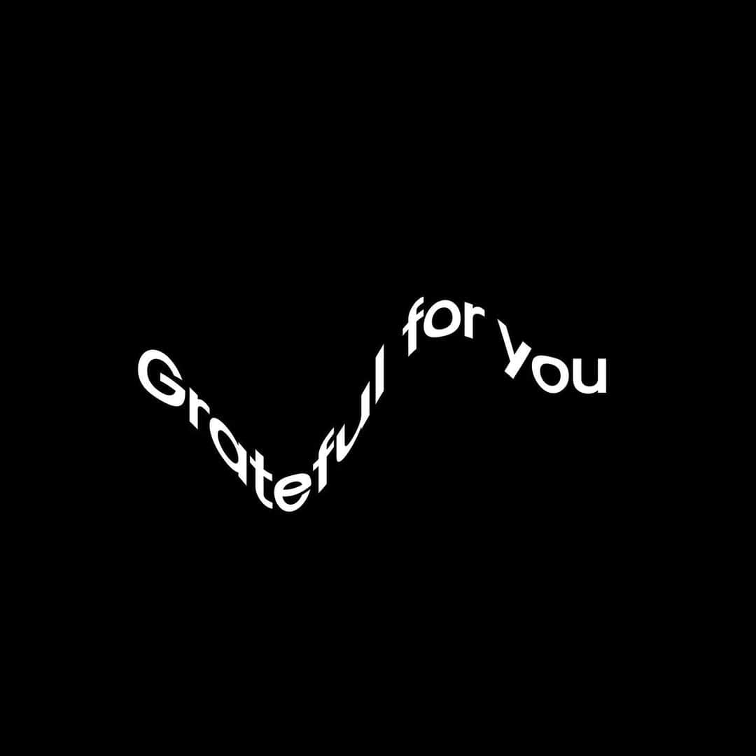 ミゲルのインスタグラム：「Grateful for you every day. Love to you and yours 🖤🔪🌹」