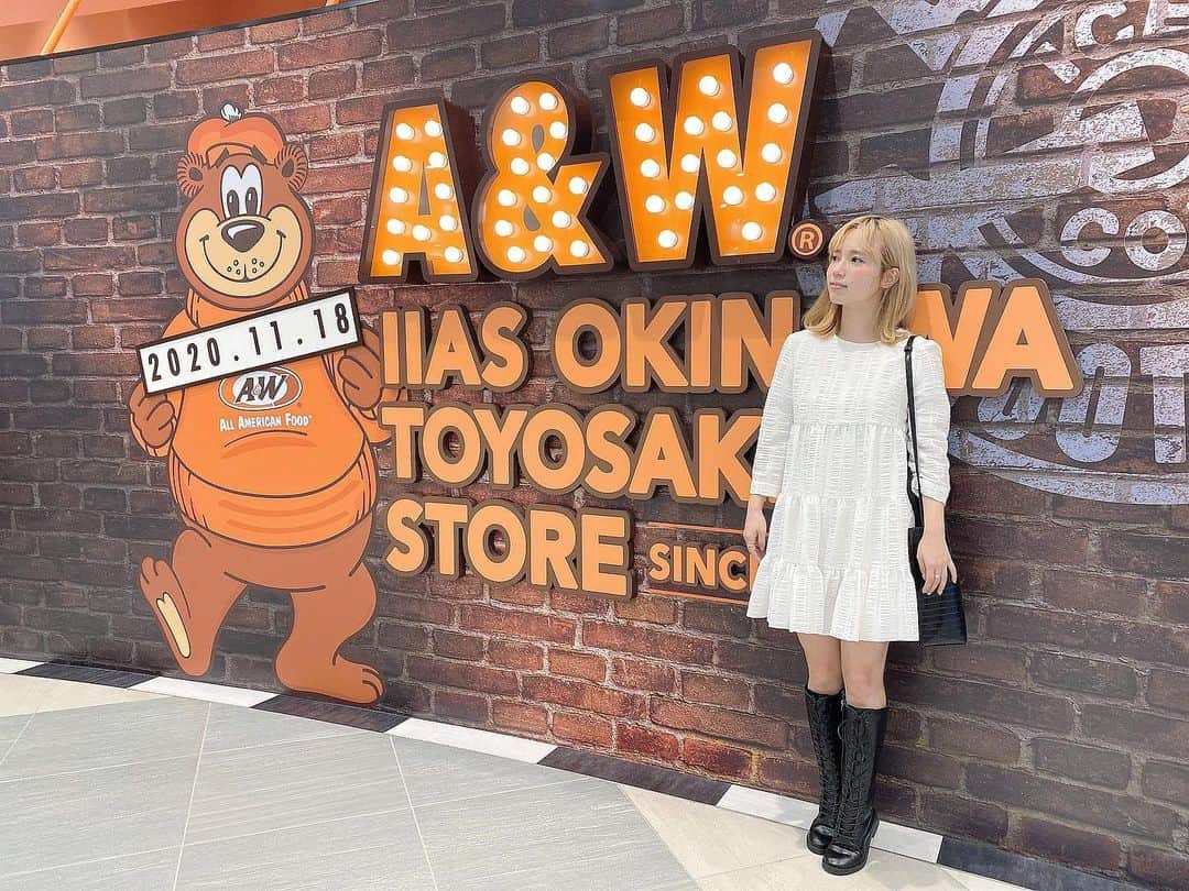 yokoのインスタグラム：「. 沖縄の写真アップしてなかったので ちょっとずつあげていきます！！ . 1日目は早速A&Wから☺️❤️ . ルートビールだけは 一生のまん！笑 . . . . . . . . . . . . . . . . . . #沖縄#沖縄旅行#旅行#沖縄グルメ#aw #エンタメ活動を止めない #アジア一のエンターテインメント #burlesque#burlesque lesquetokyo#バーレスク東京#ダンサー#透明少女#model#hairmake#makeup#love#ootd#fashion#instagood#instalike#instafashion#tokyo#white  #お洒落さんと繋がりたい#カメラ好きな人と繋がりたい#モデル#東京」