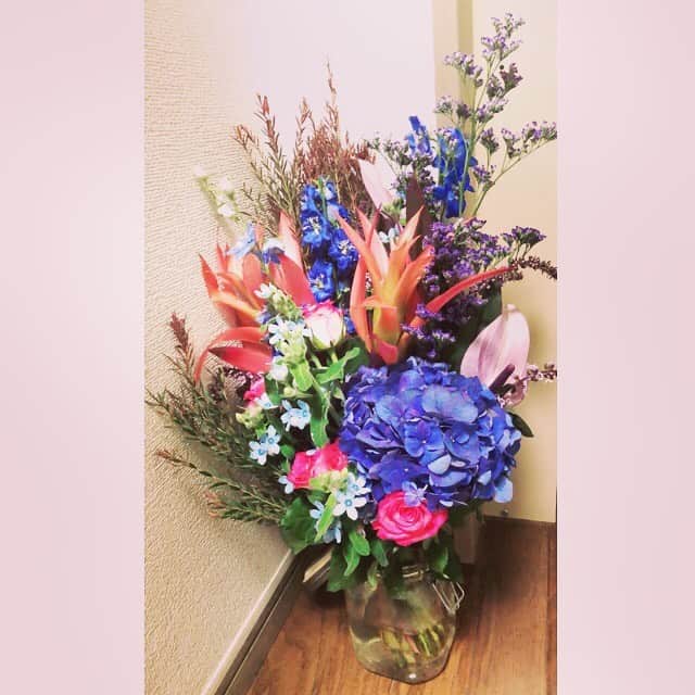 のインスタグラム：「好きな色味 💕💠💕💠 .  #flowers #flowerstagram  #花束 #プレゼント #💐」