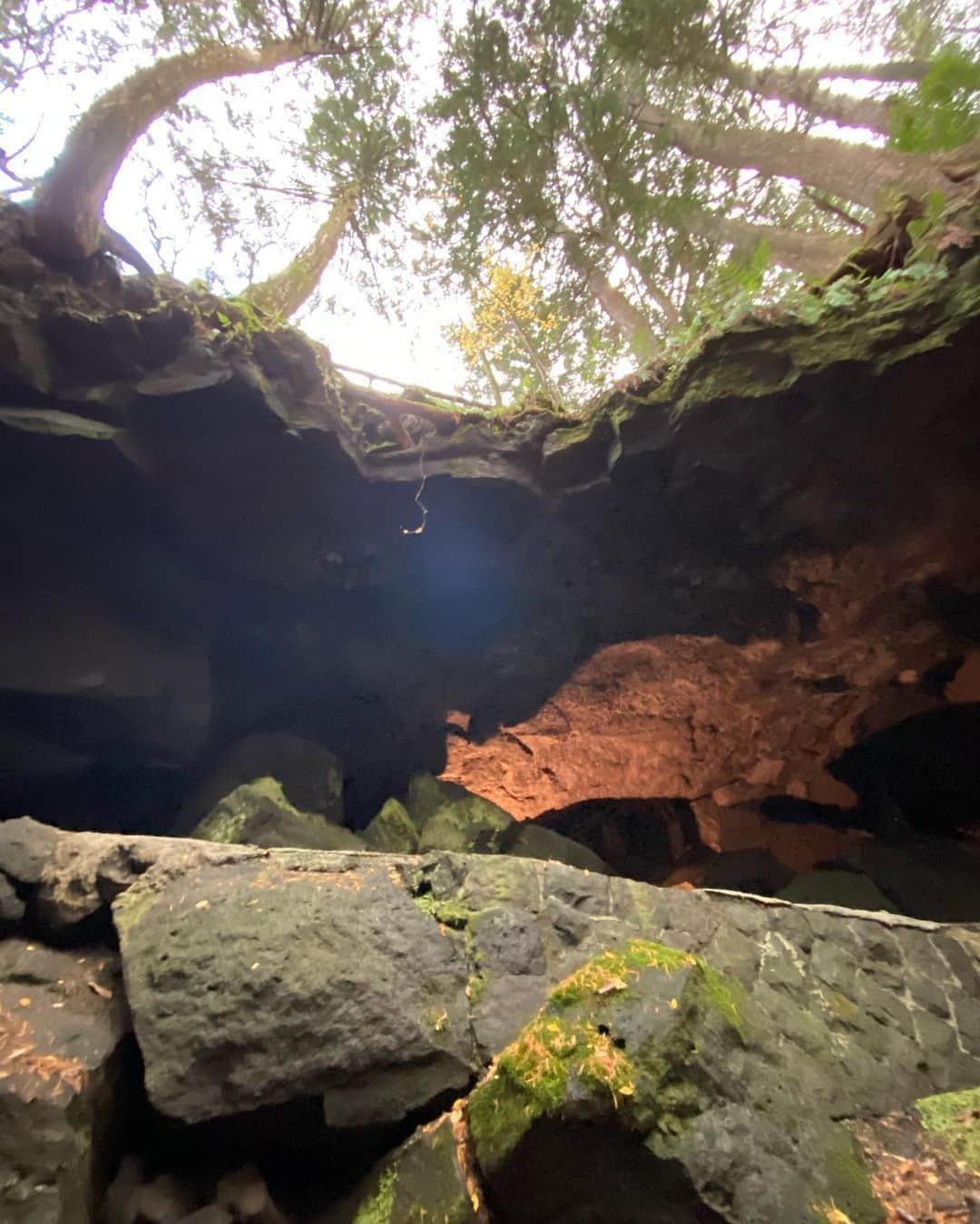 KEIさんのインスタグラム写真 - (KEIInstagram)「洞窟探検してきた👷🏼‍♀️💎 大好きな自然に触れるアウトドアができて 良い息抜きになったのでまた頑張ります💎✨💎✨ . . .」11月27日 13時59分 - kei_oktwins