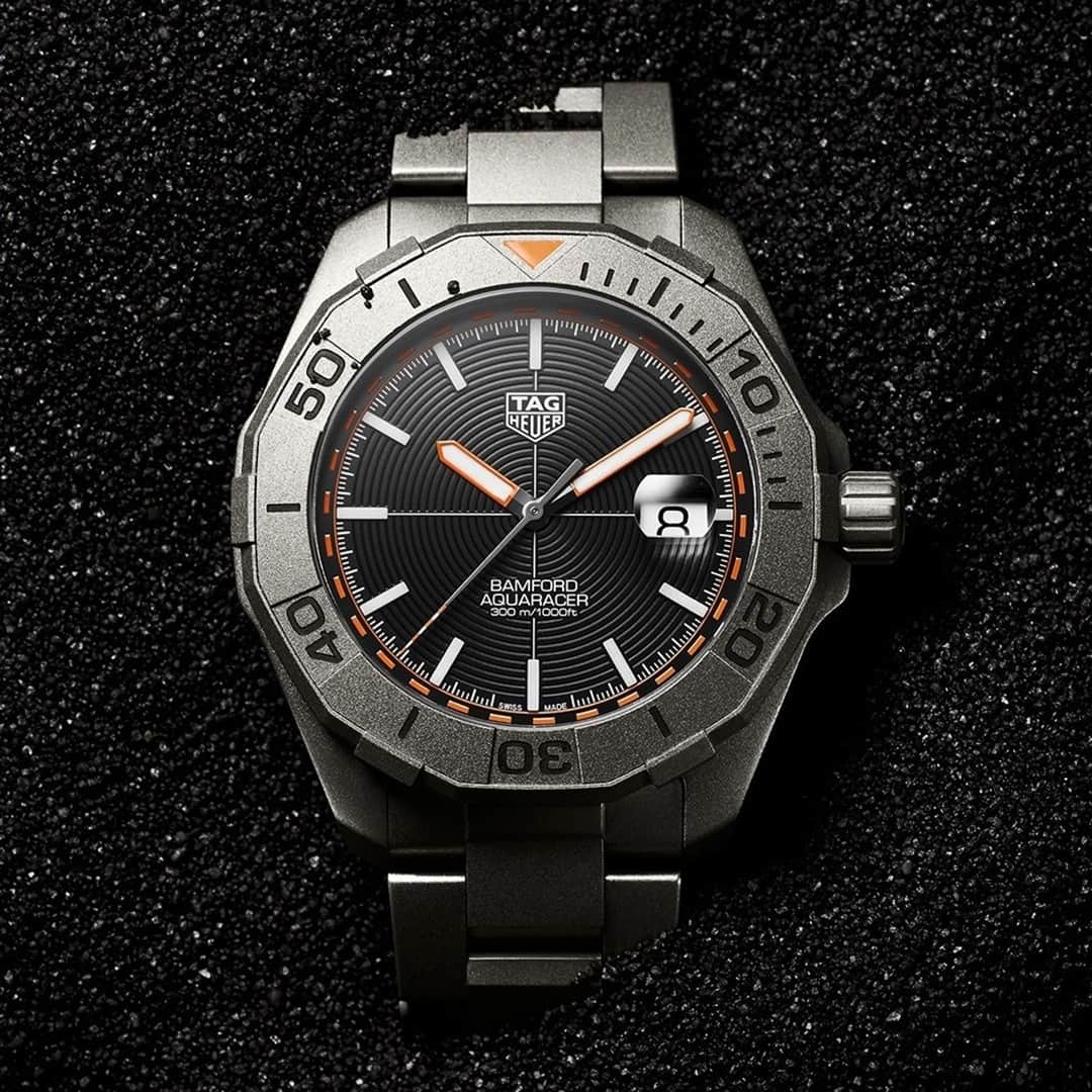 HYPEBEASTさんのインスタグラム写真 - (HYPEBEASTInstagram)「@hypebeaststyle: @tagheuer and @bamfordwatchdepartment have reunited for an exclusive Aquaracer timepiece. The titanium watch features black-gold-plated hands with orange lacquer, a unidirectional rotating bezel, and a three-row sandblasted bracelet. Other details include professional-level functionality guaranteed to a depth of 300m and a Calibre 5 movement. Check out what founder George Bamford had to say about the collaboration via the link in bio. The model is available now at TAG Heuer boutiques and online for approximately $4,275 USD and is limited to just 1,500 in quantity.⁠ Photo: TAG Heuer」11月27日 14時05分 - hypebeast