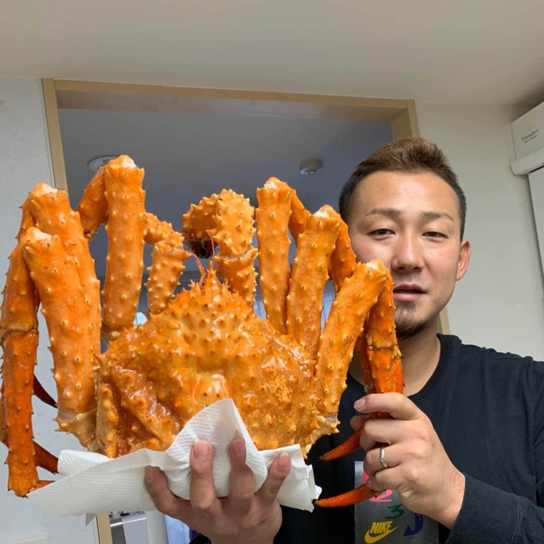 中田翔さんのインスタグラム写真 - (中田翔Instagram)「今日はカニを頂きます！！ 家族で食べれるかな笑 #中田翔#カニ」11月27日 14時20分 - shonakata_official
