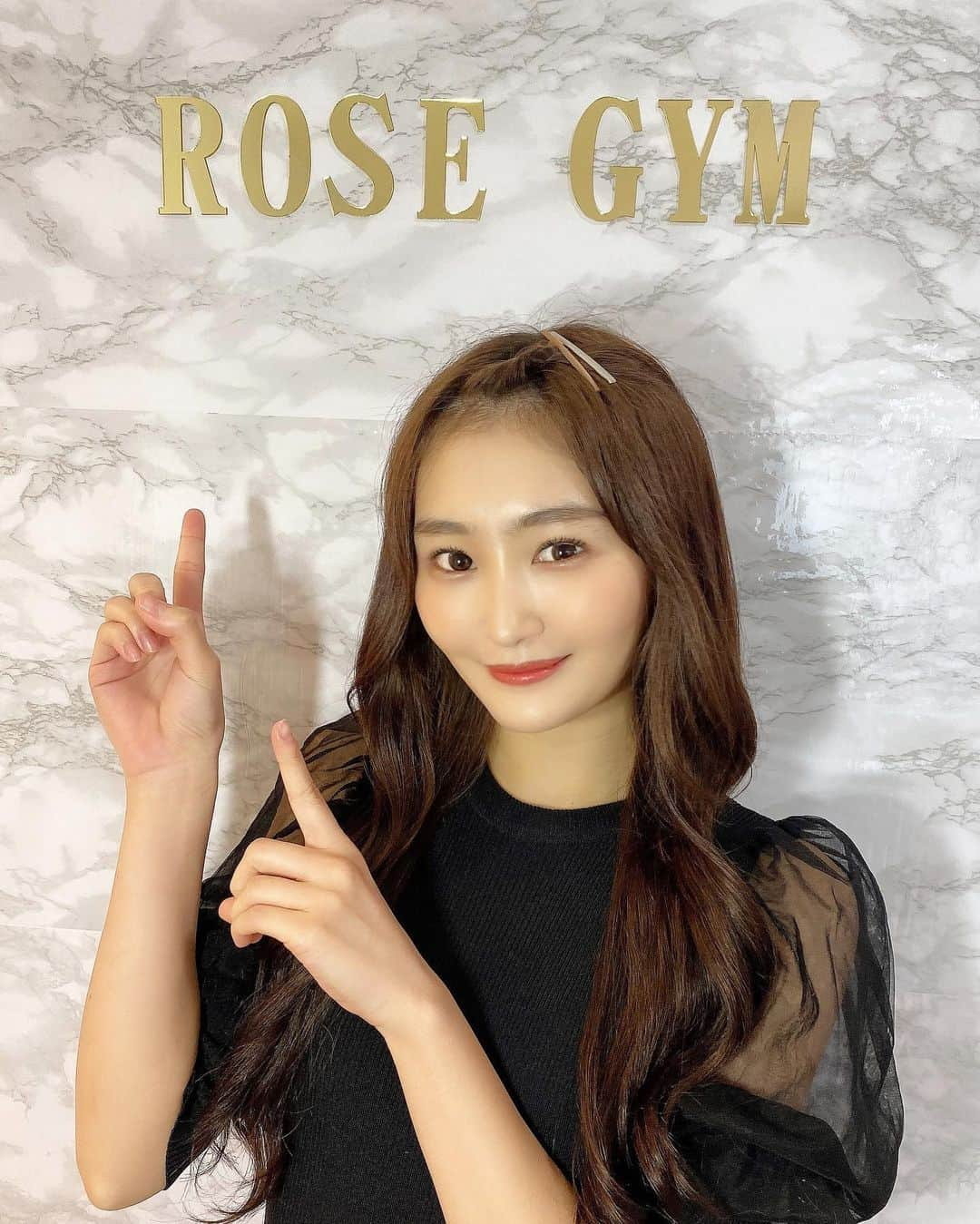 川上礼奈さんのインスタグラム写真 - (川上礼奈Instagram)「. 今週も @rose___gym 行ってきた🏃‍♂️✨ ここ最近は毎週しっかりトレーニング出来てる！ 飽き性の私がちゃんと通えてるのは 👧🏻 @jihyekim616  👦🏻 @shinnosuke__crayon  のおかげです😊🤍 いつもありがとうございます😊！ 今日はおしり、腹筋、背中、全体的に トレーニング出来たよ〜😳✨ 来週も頑張るぞ〜😊！」11月27日 14時19分 - kawakami_rena