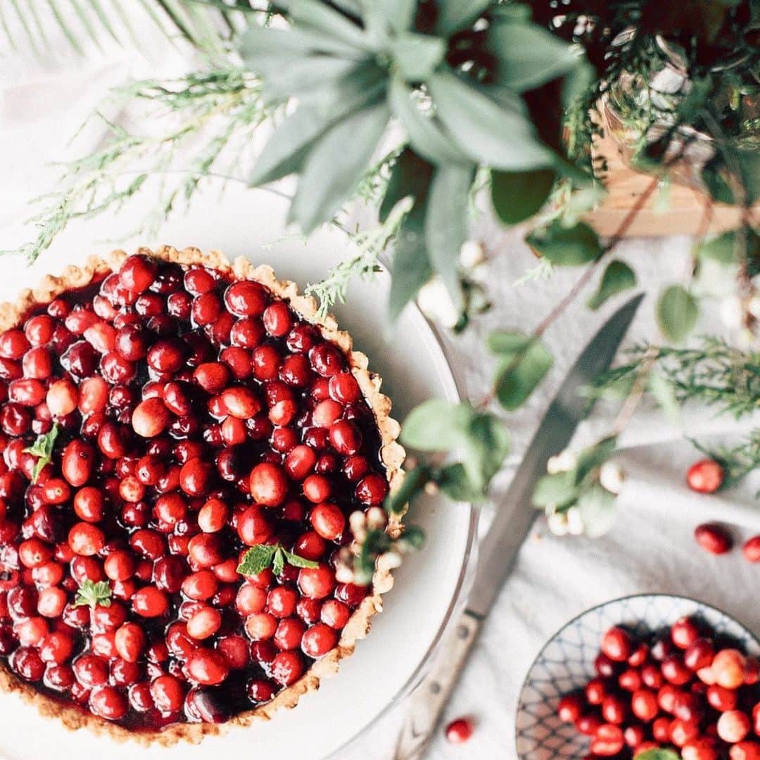 ボトキエのインスタグラム：「Grateful for friends & family (both near & far), all the pie, and the beginning of Black Friday 🍁 Happy Thanksgiving to our Botkier fam!」