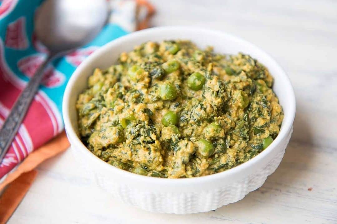Archana's Kitchenさんのインスタグラム写真 - (Archana's KitchenInstagram)「Light & Healthy Methi Matar Ki Sabzi is a classic dish that is most often made with a lot of cream and cashew nuts, making it heavy. This recipe is light and nutritious and made with ingredients like hung curd and almonds to neutralize the bitterness of the fenugreek leaves. You can serve the Methi Matar Malai along with Tawa Paratha for your lunch or dinner. Get the recipe from the smart.bio link in my profile @archanaskitchen . . . . . #recipes #easyrecipes #archanaskitchen #healthyeating #rice #ricerecipes #chillichicken #chinesechillichicken #highprotein #homemadefood #eatfit #cooking #food #healthyrecipes #foodphotography #recipeoftheday #comfortfood #deliciousfood #delicious #instayum #food」11月27日 14時30分 - archanaskitchen