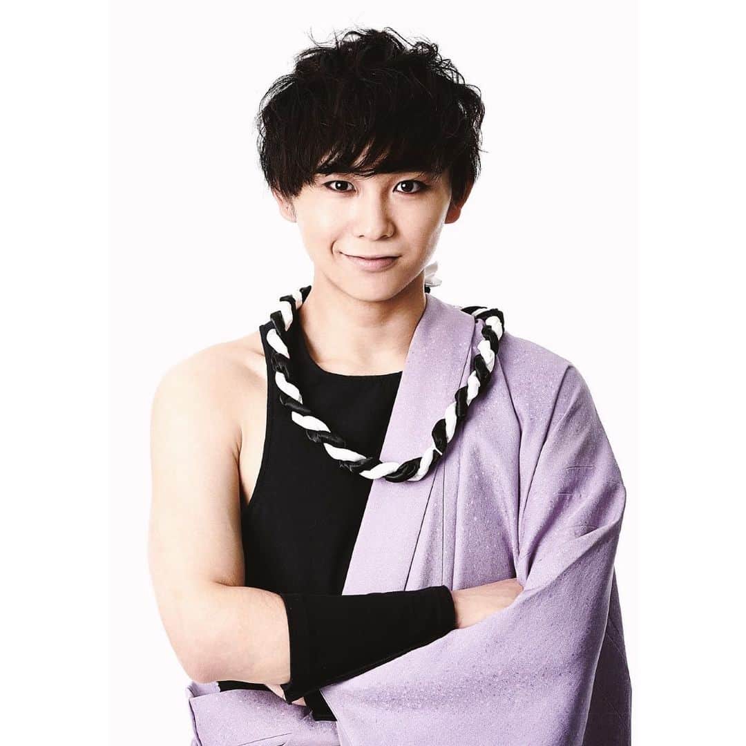 須賀健太のインスタグラム：「劇団朱雀 『ぎふ葵劇場幕引き公演』 個人ビジュアルとコメントが解禁！  2020年は色々な事がありました。 役者としての存在意義を考え直し、 さらなるレベルアップが出来る場所に身を置かねばと思っていた矢先の今回のご縁… これはまさしく須賀健太の真価が問われる公演でしょう… とまぁそんな事はひとまず置いといて。 今年の全てを吹き飛ばすお祭り騒ぎ、 ぜひお越しください！！！  須賀健太」