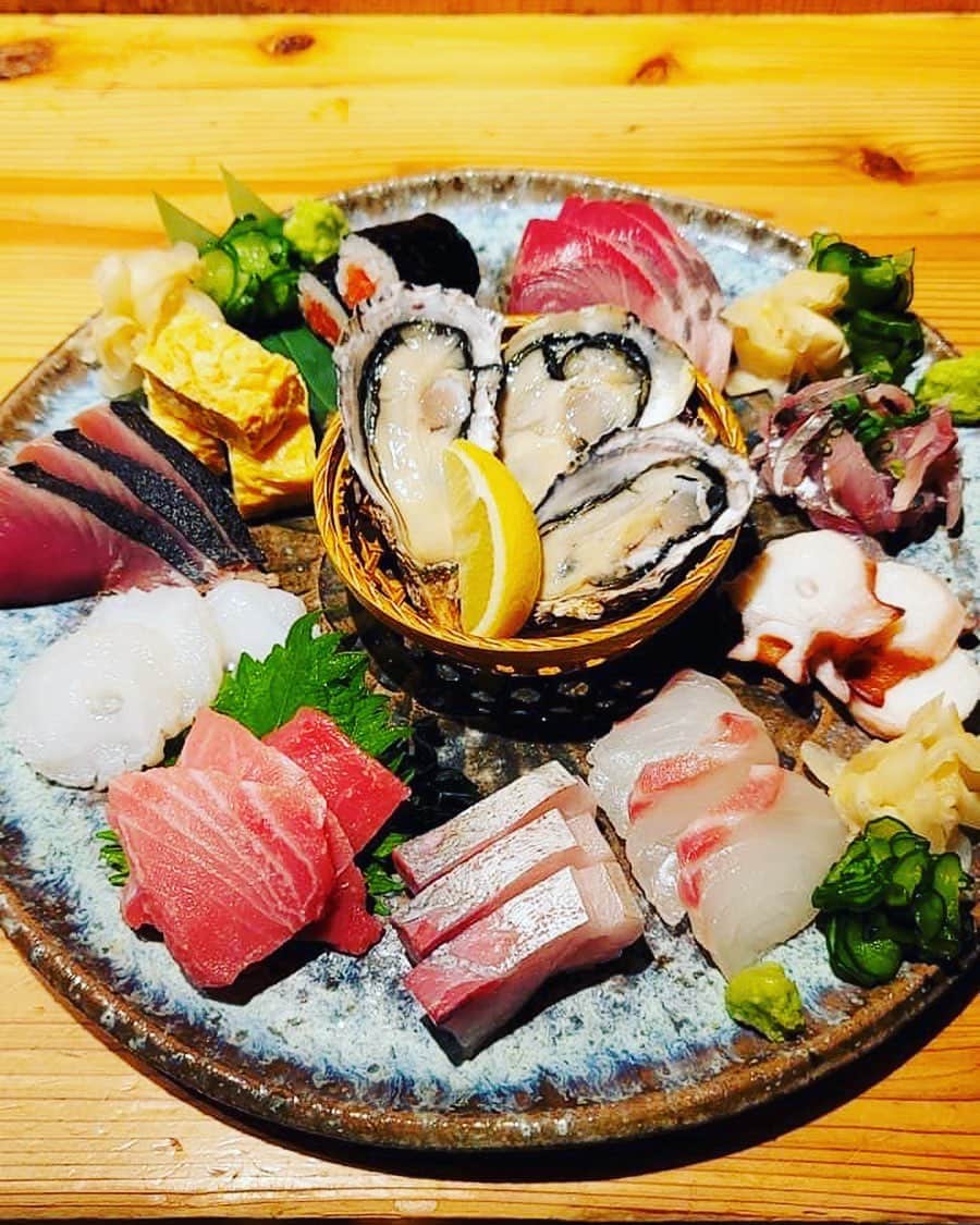 のインスタグラム：「Go to このじキャンペーン！！ 錦町食堂このじ魚金をご利用で 12/13までのご予約いただくお客様限定で魚金名物のお刺身盛り合わせを通常価格の半額で提供いたします😚😚  是非この機会にご利用ください‼️ ※錦町食堂このじ 魚金限定です！ ※ご予約頂いたお客様のみご対応致します。 #uokinstagram#uokin#魚金#刺身#マグロ#まぐろ#魚介#sushi#lunch#dinner#神田#新橋#グルメ#魚好きな人と繋がりたい#新鮮#コスパ最高#肉より魚派#東京グルメ#映え#instafood#instafoodie」