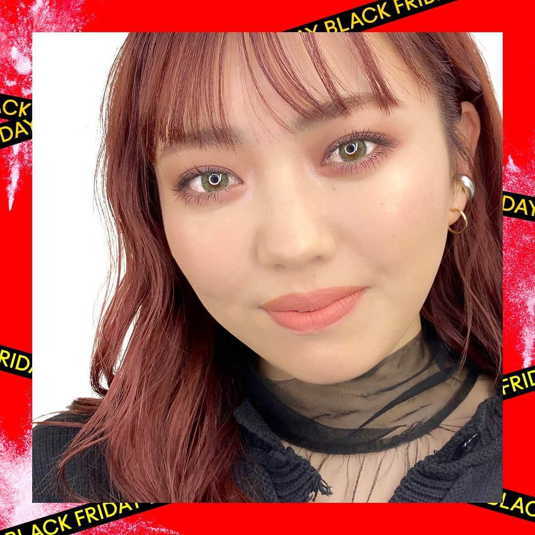 M∙A∙C Cosmetics Japanのインスタグラム：「＼本日スタート！M·A·Cブラックフライデー スペシャルオファー／ ㅤ 本日11月27日(金)12:00〜4日間、公式オンラインサイトにて、ホリデー製品を除く全製品を20%OFFでお買い求めいただけます✨ 人気のアイ＆リップ＆フェイス製品を使用したメイクルックをご紹介！使用製品は2枚目をチェック👉 すべて11月30日(月)23:59まで、20%OFFです📣  ㅤ 【使用製品】 ＊EYES ☑︎M·A·C プレップ プライム 24 アワー エクステンド アイ ベース ☑︎スモール アイシャドウ X 9: バーガンディ タイムズ ナイン ＊LIPS ☑︎M·A·C プレップ プライム リップ ☑︎パウダー キス リップスティック / マル イット オーバー ＊FACE ☑︎M·A·C ミネラライズ ブラッシュ / ウォーム ソウル（チーク） ☑︎エクストラ ディメンション スキンフィニッシュ / ダブル グリーム（ハイライト） ㅤ *実施期間：11月27日(金)12:00～30日(月)23:59   【※限定数量に達したため、終了致しました※】 さらに！税込9,900円以上お買いあげの先着500名様にサンプル付きポーチをプレゼント中🎁 【サンプル付きポーチ】(画像3枚目) サンプル製品・容量 : フィックス+ オリジナル 5ml、 ストロボクリーム ピンクライト 6ml ポーチサイズ : W210 × H115mm ㅤ ＜注意事項＞ ・キャンペーン割引後の金額が9,900円(税込)の場合、プレゼントの対象となります。 ・お1人様1会計につき1点まで、数量限定のためなくなり次第終了です。 ・ショッピングカートにプレゼント製品が表示されているかご確認ください。ショッピングカートに表示されない場合は、在庫切れとなります。 ㅤ #BlackFriday#ブラックフライデー」