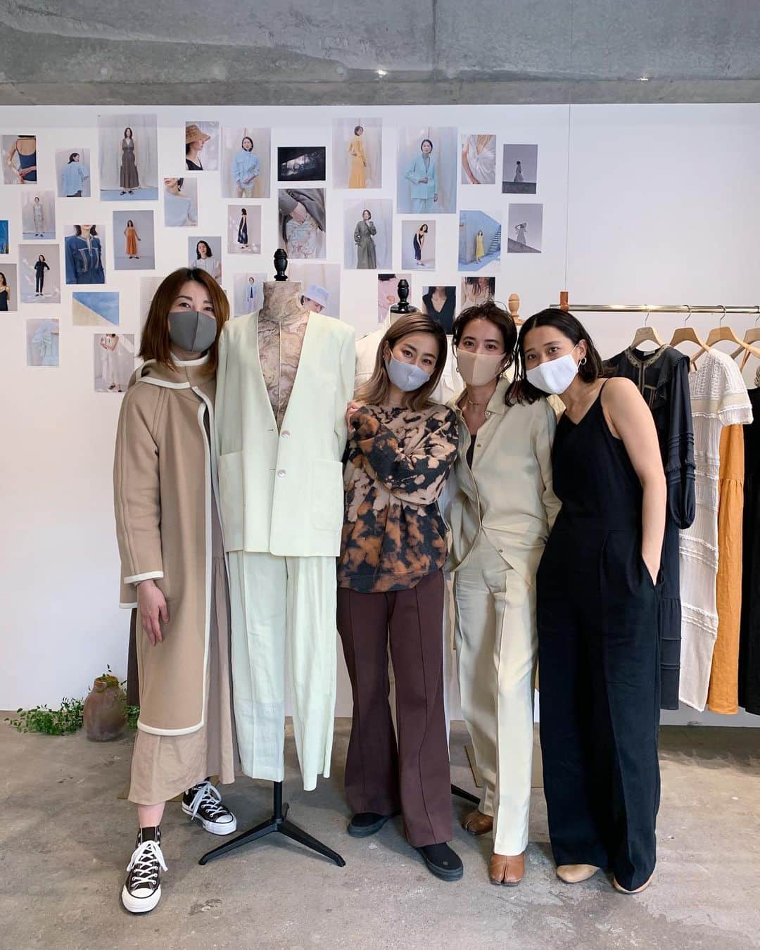 のインスタグラム：「大好きな @casa_fline の展示会🌏 私の歩くパワースポットさんたち💖 かなさんえりさんあけみさん、みんな 優しくてエネルギッシュで芯がある人。 それでいて柔軟。素敵なお姉さんたち♡ わたしもかっこいい大人になるぞ〜🔥 (年齢だけは十分大人だけどね🥲) . #casafline」
