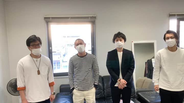 池田真一のインスタグラム：「本日19時〜単独ライブ よろしくお願いします！ またまたコロナが増えて来てますので不安な方はご無理ないようにオンラインチケットで見てもらえると嬉しいです！ らいぱち、阪本、にしやまも来てくれるか微妙なので！ リリーさんだけ凄く応援してくれてます！」