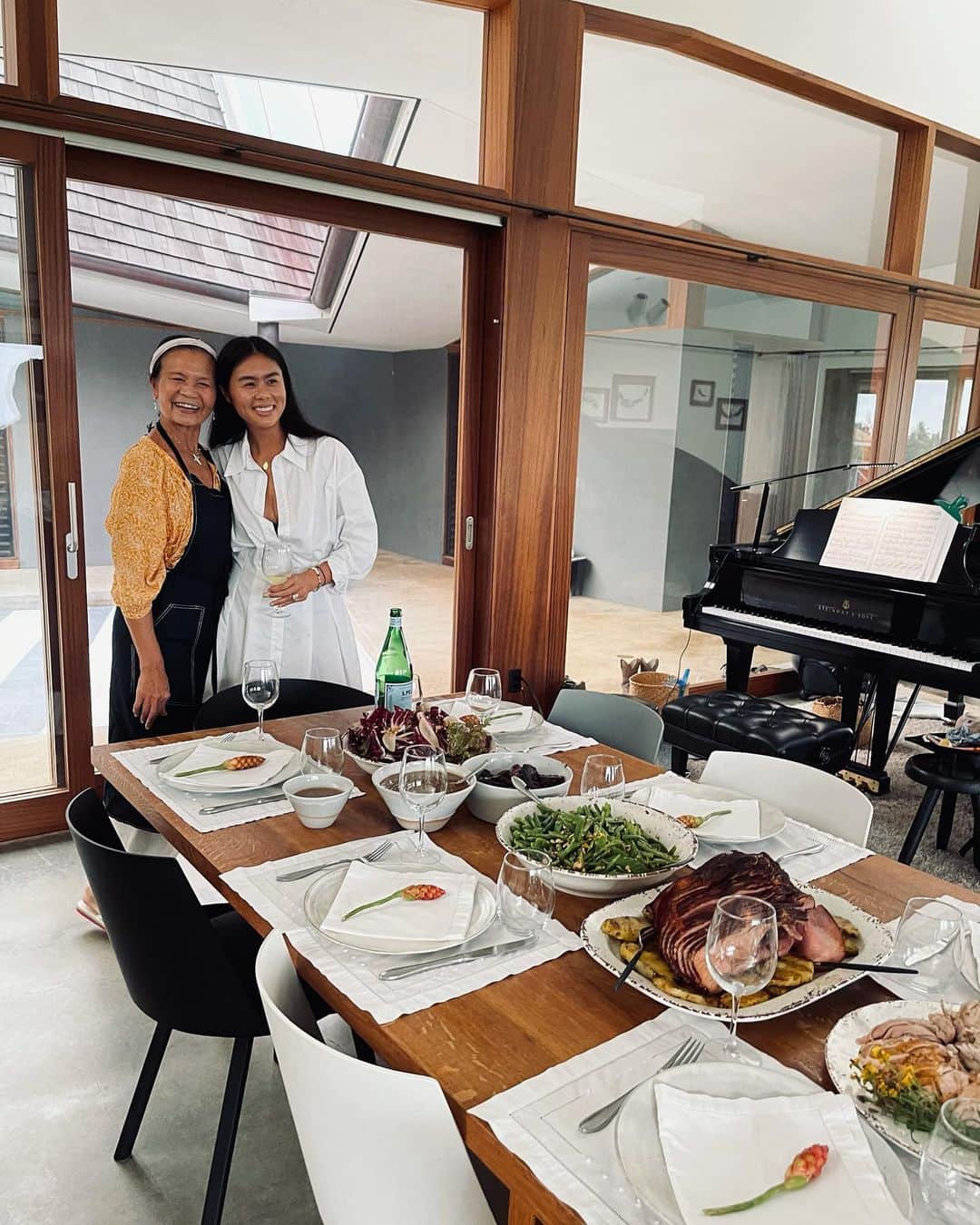 チャンルーのインスタグラム：「Kiss the cook! Happy Thanksgiving 🧡」